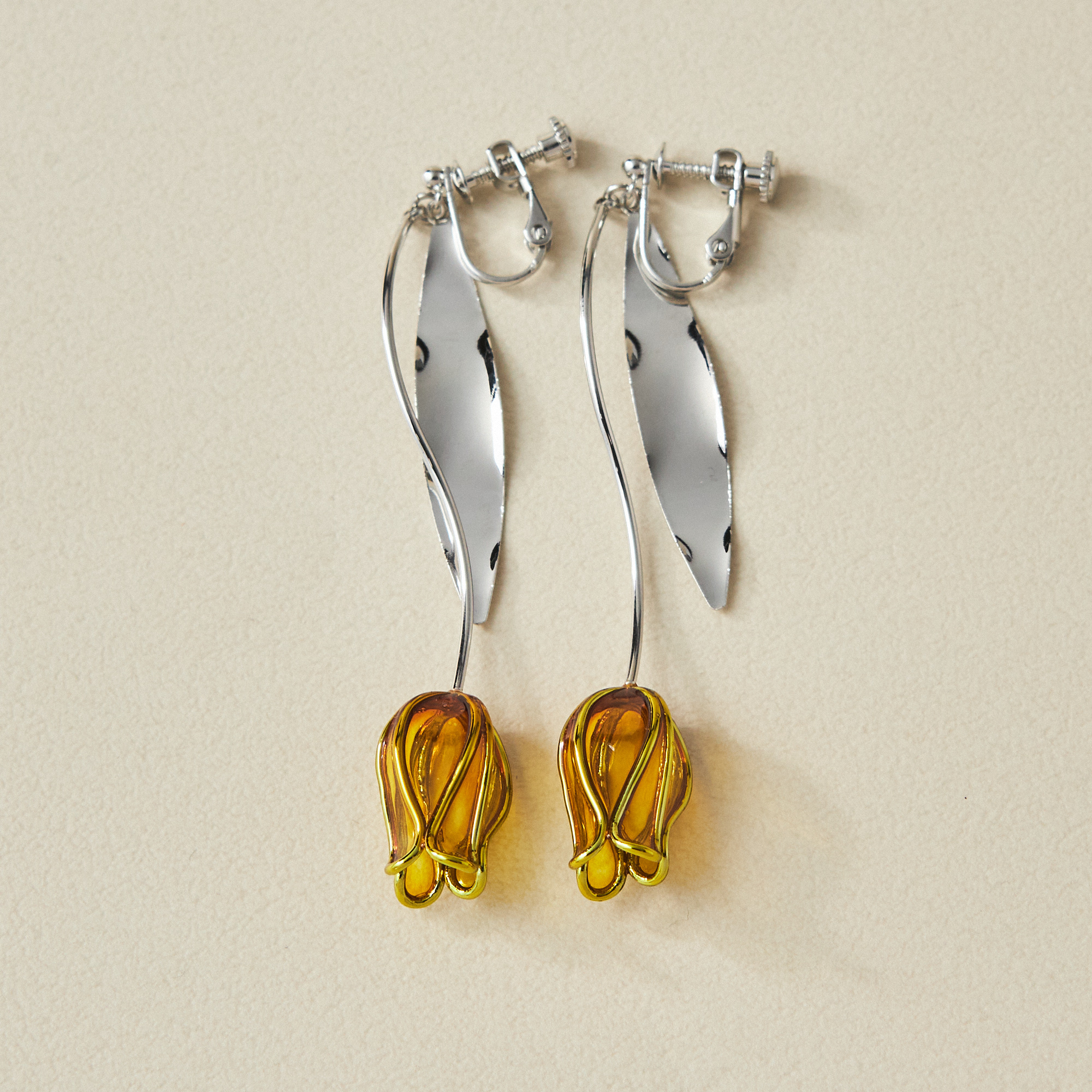 チューリップ　ピアス／イヤリング