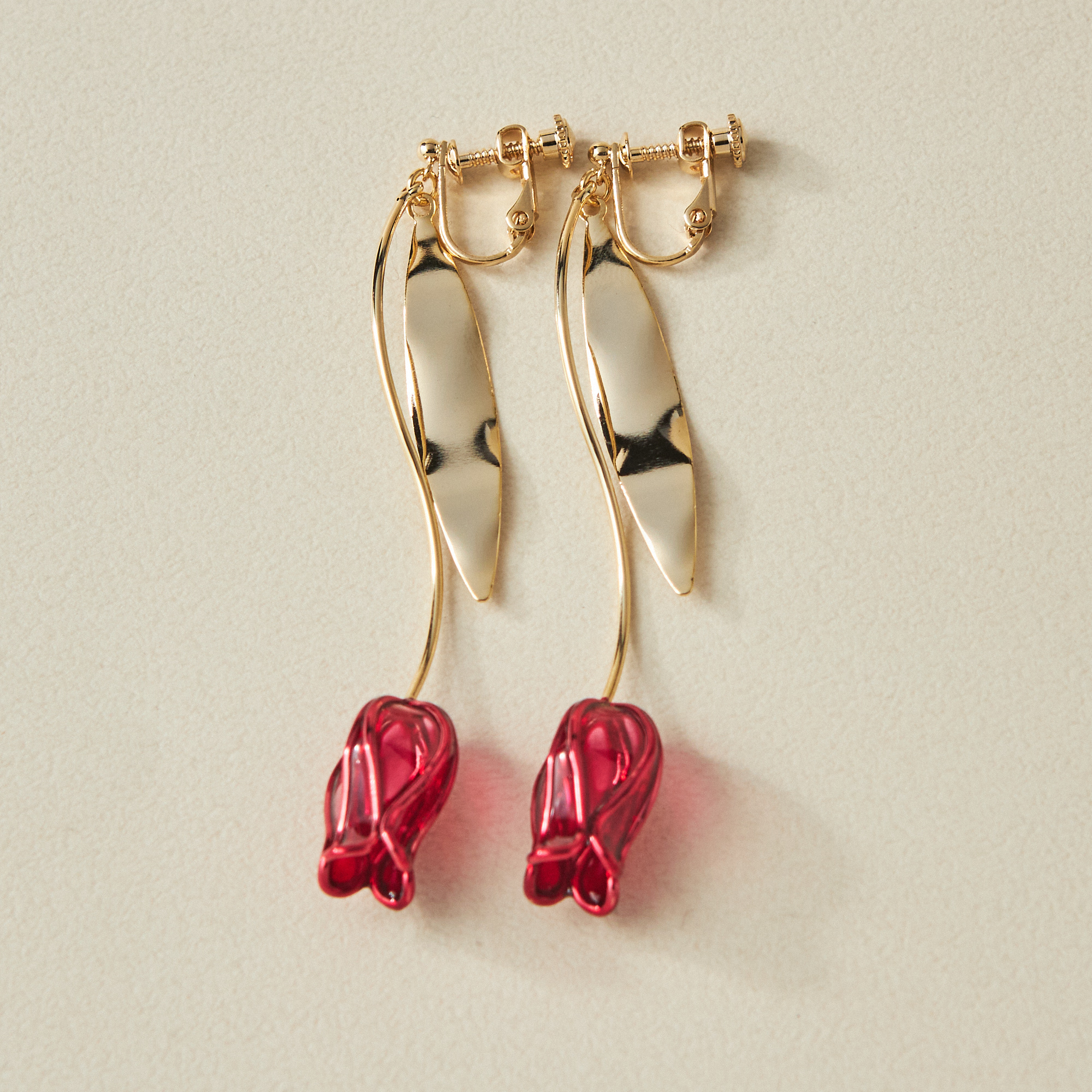 チューリップ　ピアス／イヤリング