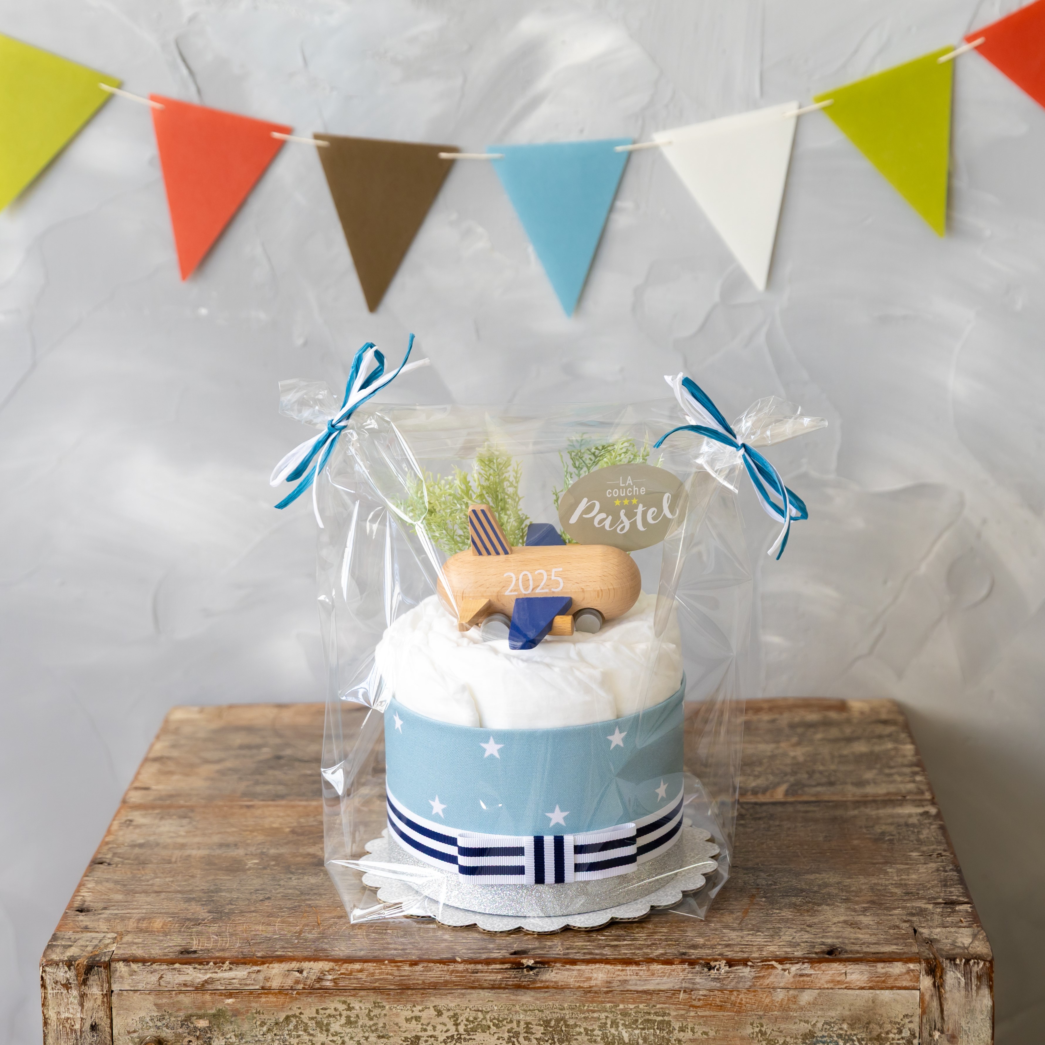 2025年限定年号ロゴ入り「kiko+」のmini jet付オーガニックおむつケーキ1段／全2色