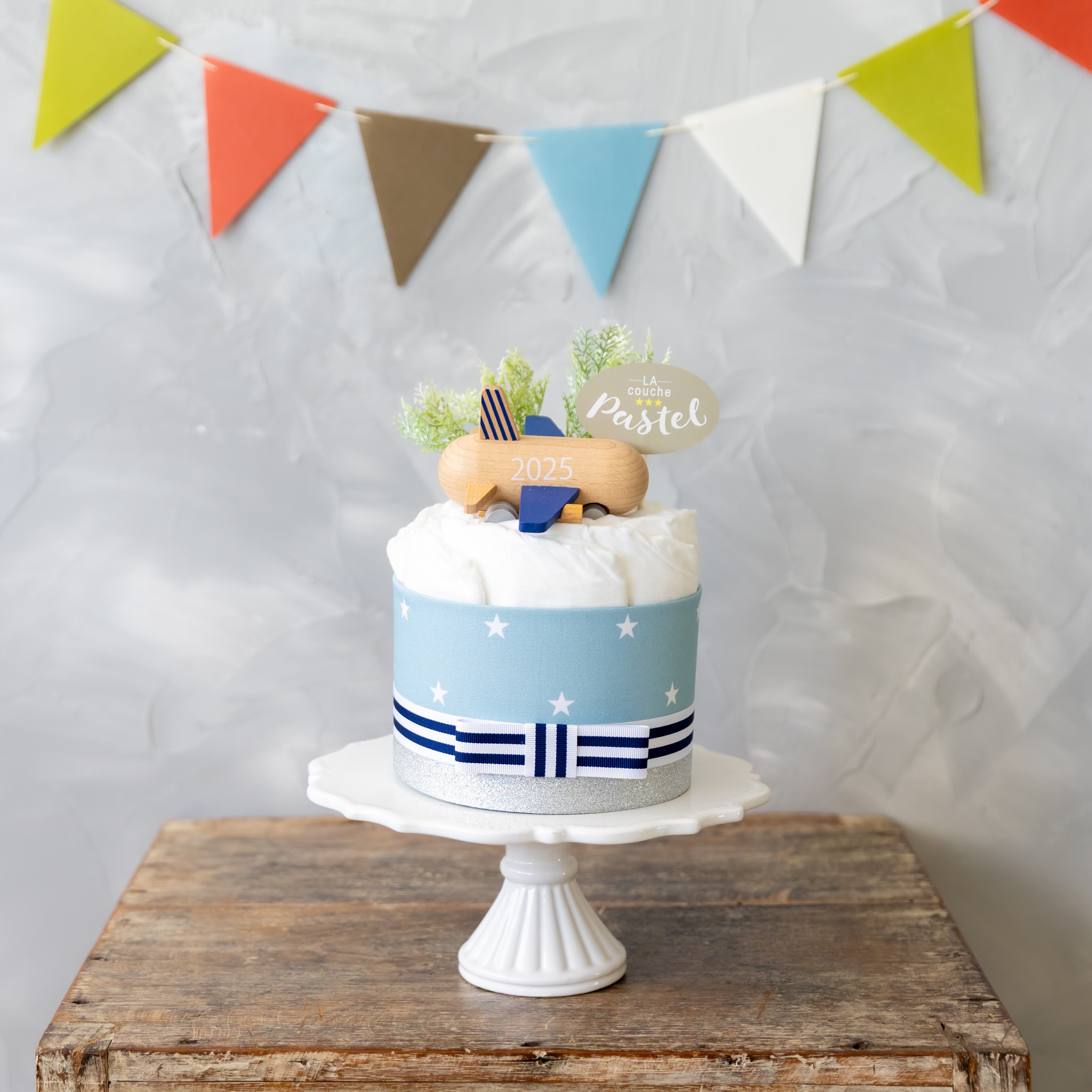 2025年限定年号ロゴ入り「kiko+」のmini jet付オーガニックおむつケーキ1段／全2色