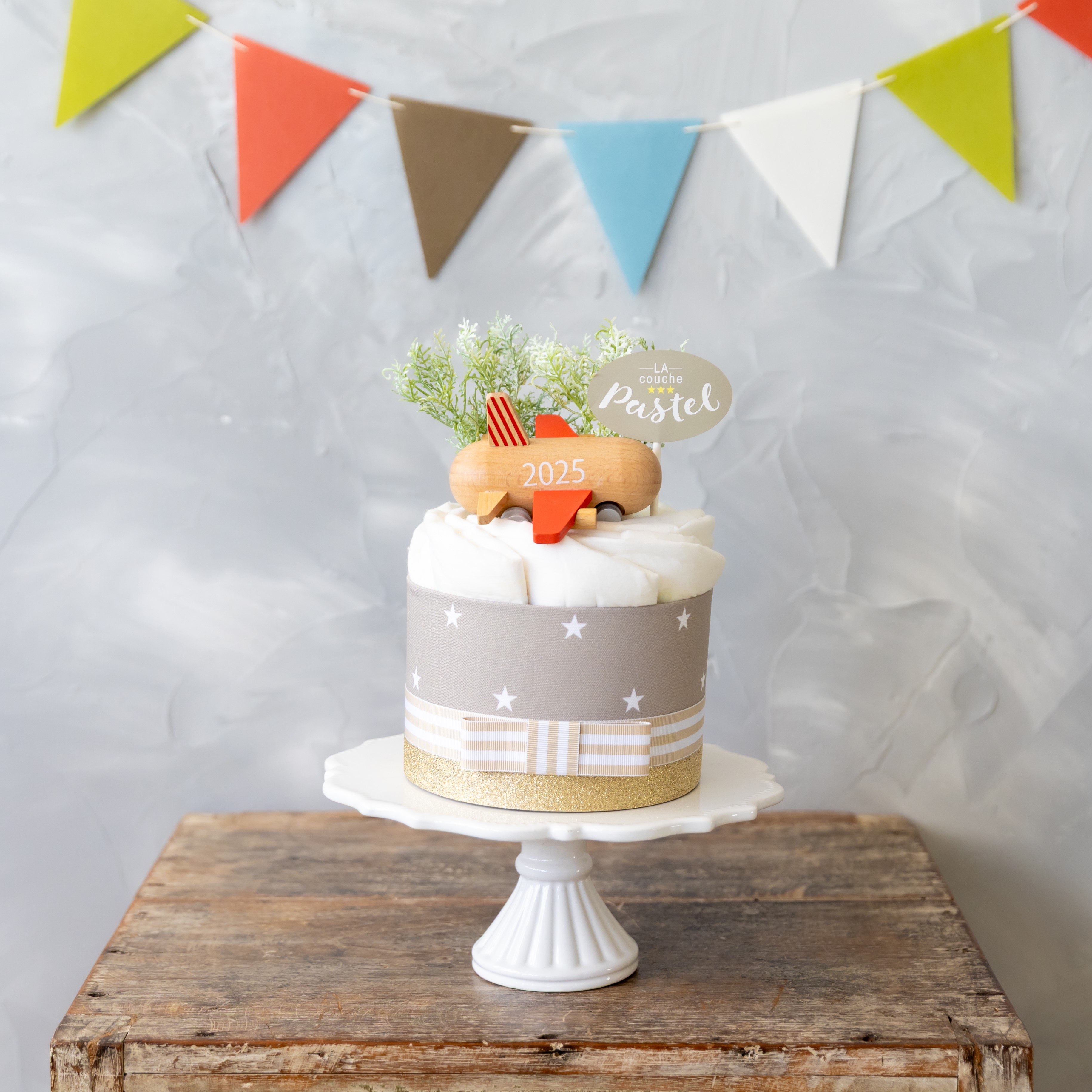 2025年限定年号ロゴ入り「kiko+」のmini jet付オーガニックおむつケーキ1段／全2色