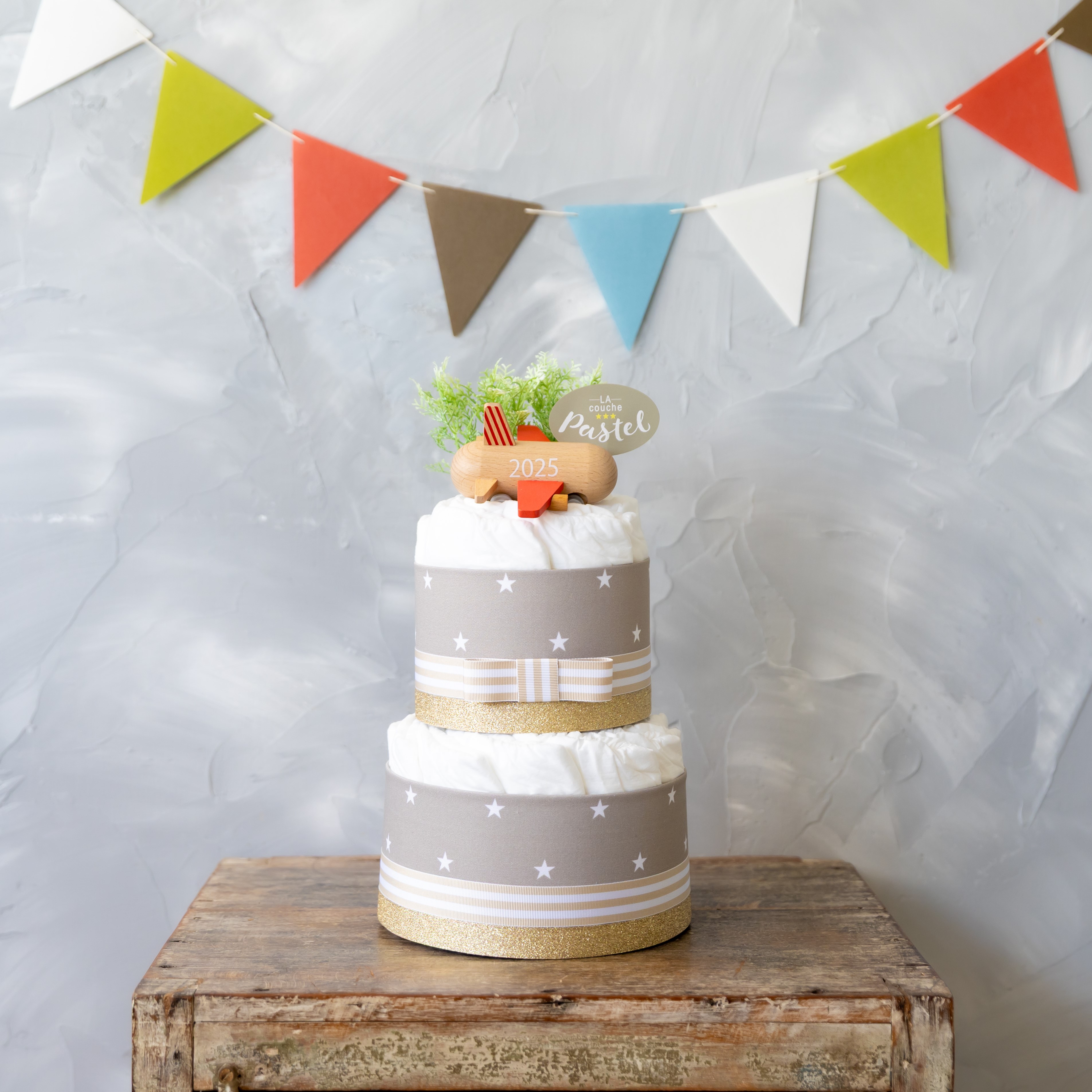 2025年限定年号ロゴ入り「kiko+」のmini jet付オーガニックおむつケーキ2段／全2色