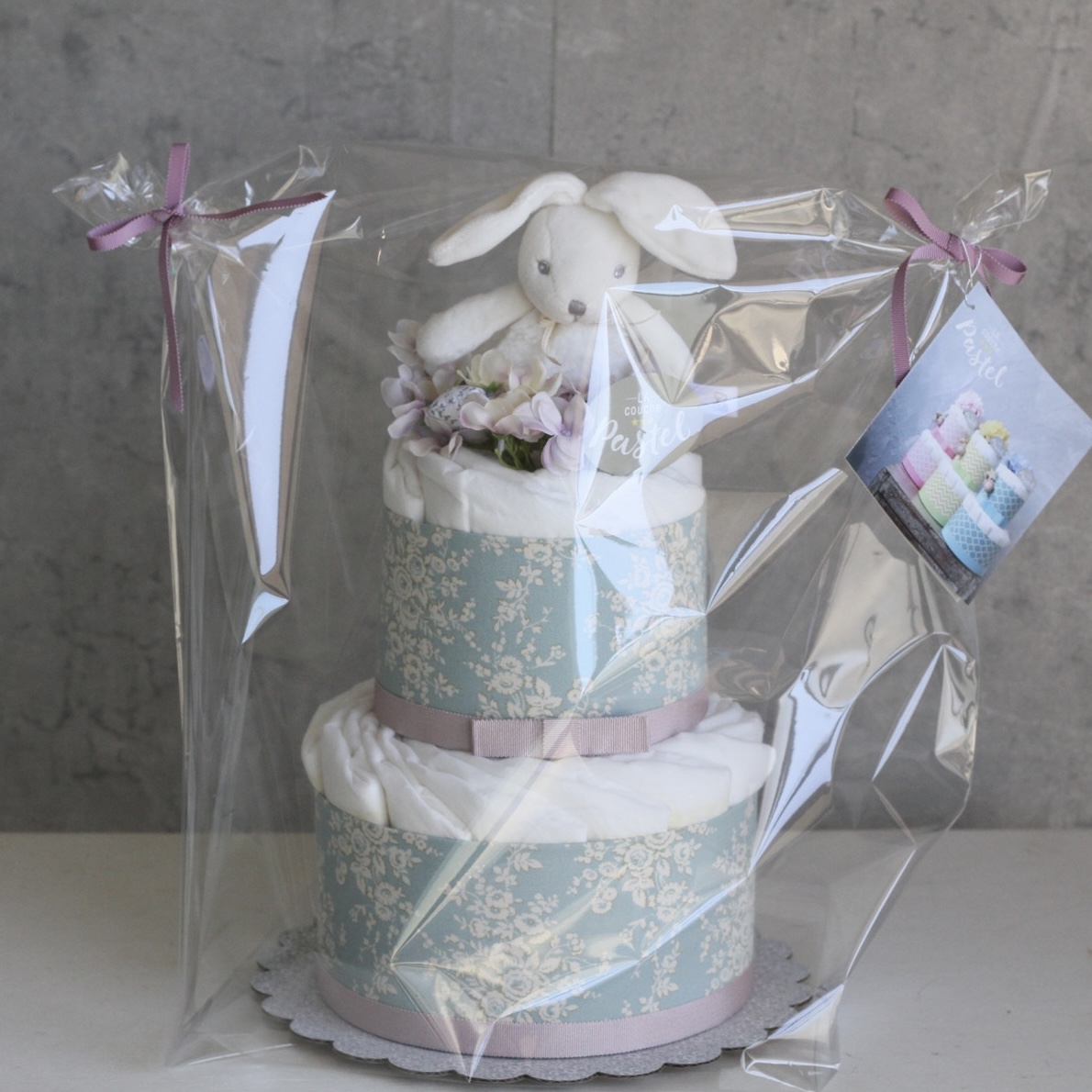 フランス発ブランド「Kaloo」うさぎラトル付きオーガニックおむつケーキ