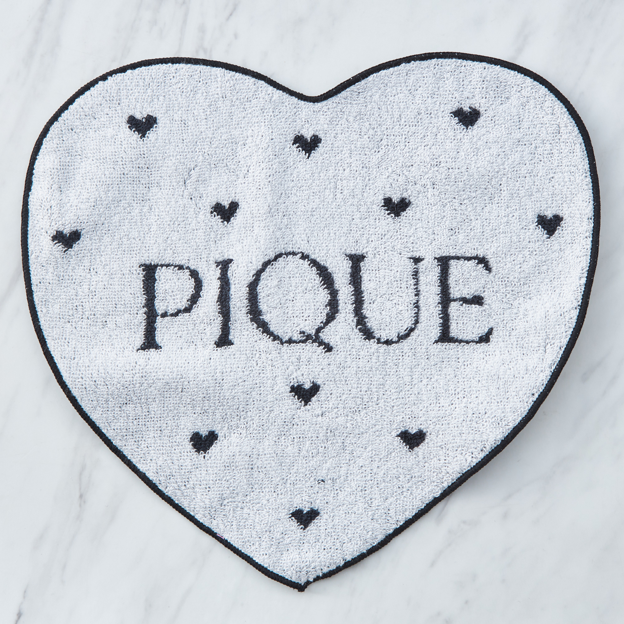 【WOMEN】ハートロゴ　刺繍サテンポーチ＆マグカップ＆ハンドタオルセット