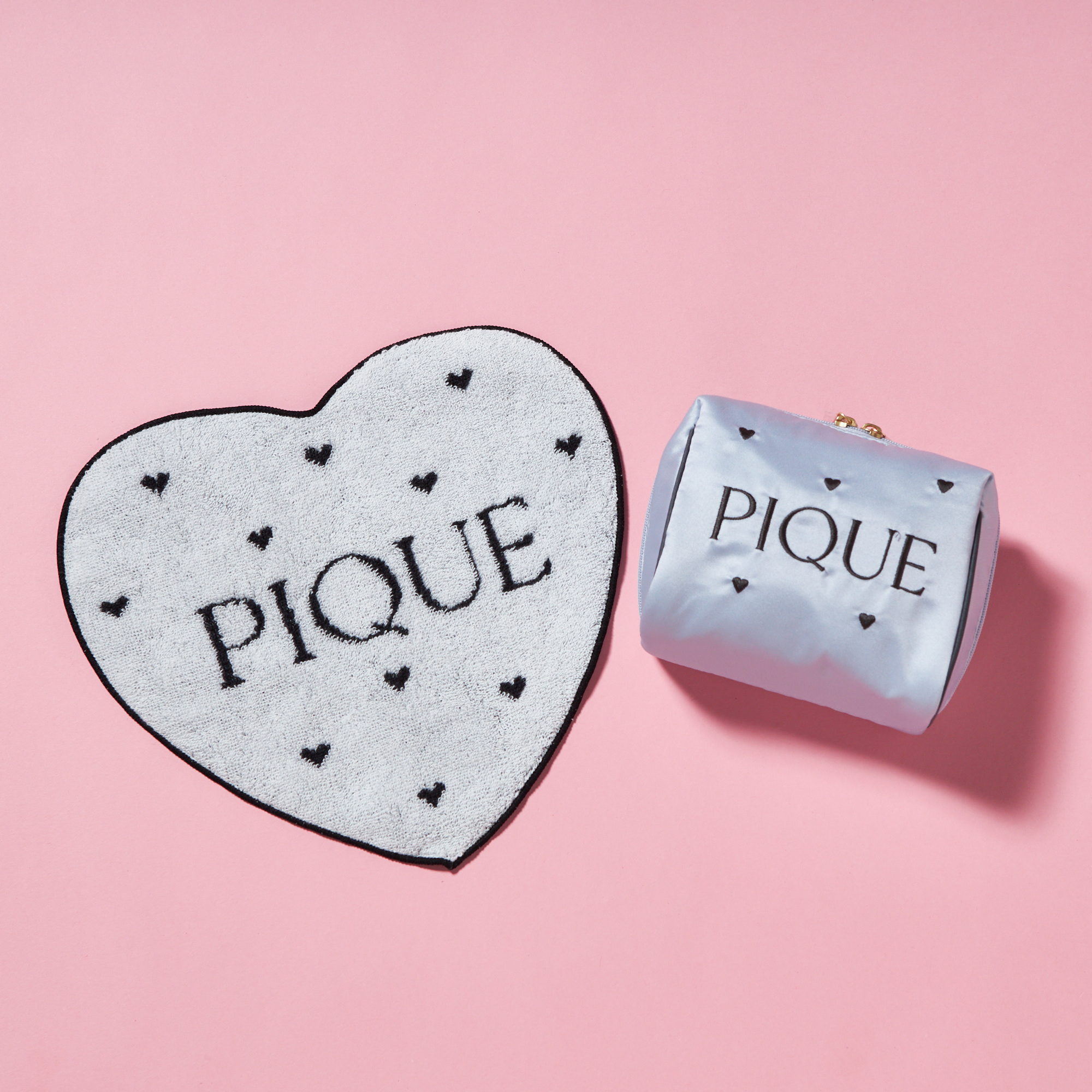 【WOMEN】ハートロゴ　刺繍サテンポーチ＆マグカップ＆ハンドタオルセット