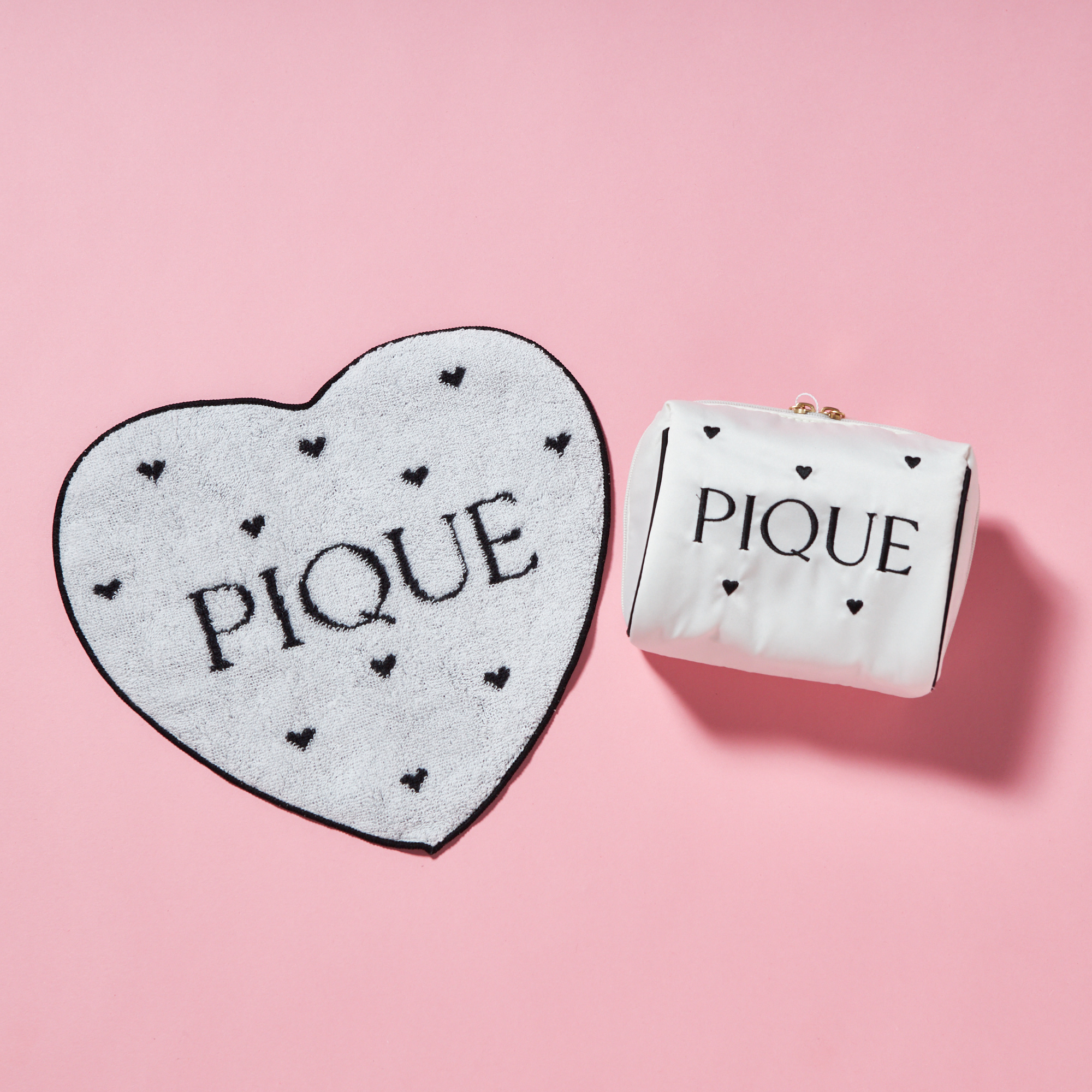 【WOMEN】ハートロゴ　刺繍サテンポーチ＆マグカップ＆ハンドタオルセット