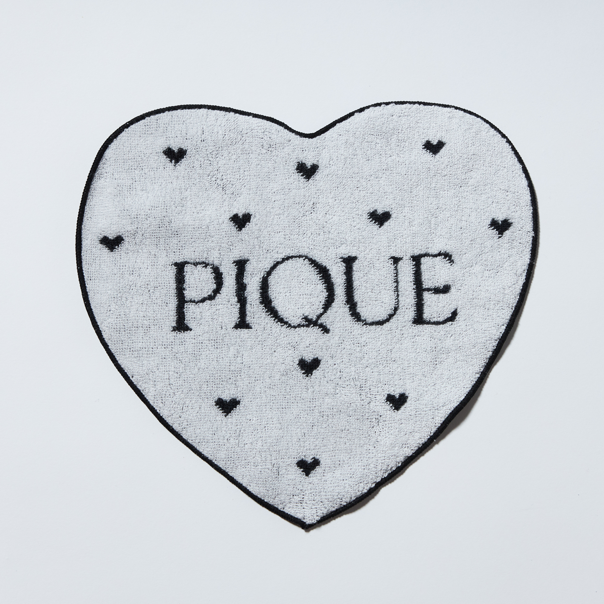 【WOMEN】ハートロゴ　刺繍サテンポーチ＆マグカップ＆ハンドタオルセット