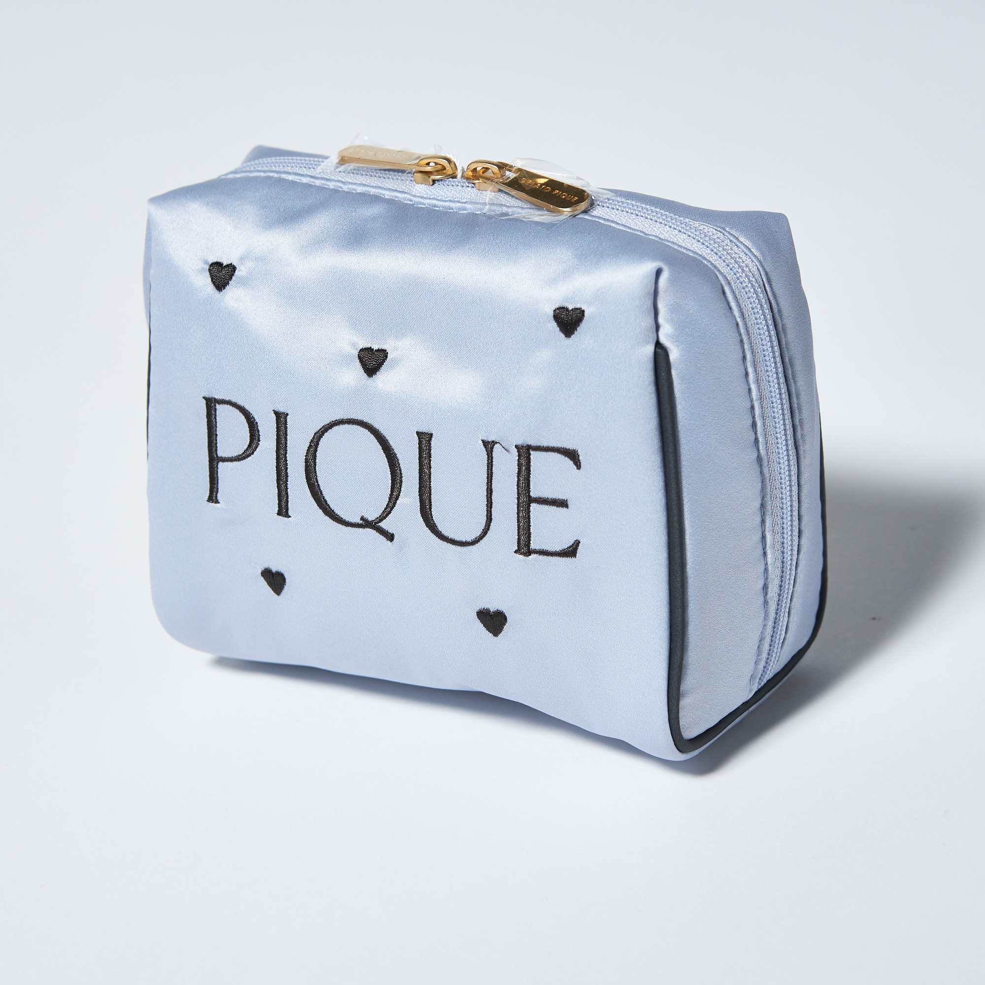 【WOMEN】ハートロゴ　刺繍サテンポーチ＆マグカップ＆ハンドタオルセット