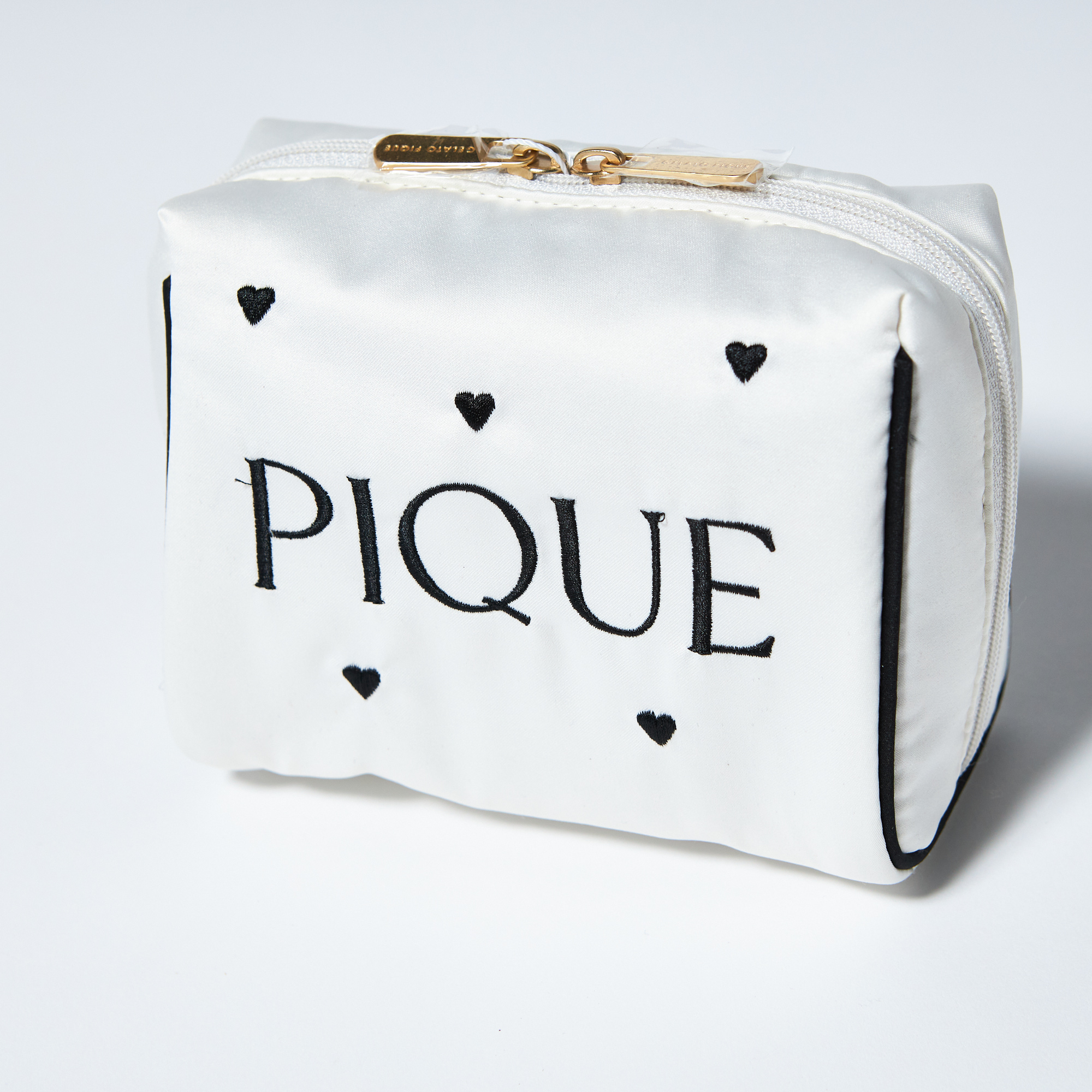 【WOMEN】ハートロゴ　刺繍サテンポーチ＆マグカップ＆ハンドタオルセット