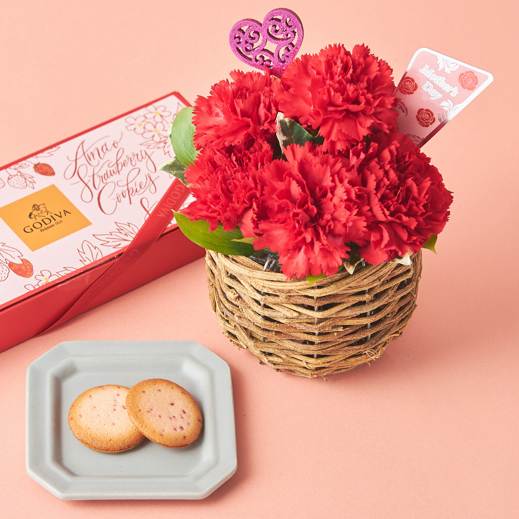 【送料無料】GODIVAクッキーと生花カーネーション アレンジメントのセット【母の日に贈る】