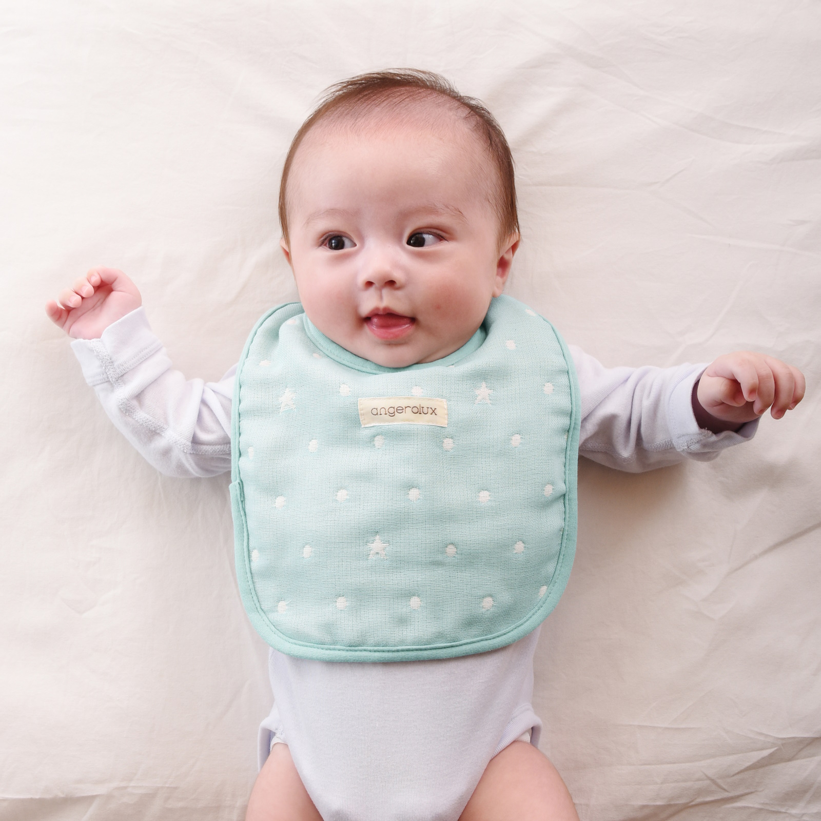 【ボックス付き】スタイ・タオル・木のおもちゃセット