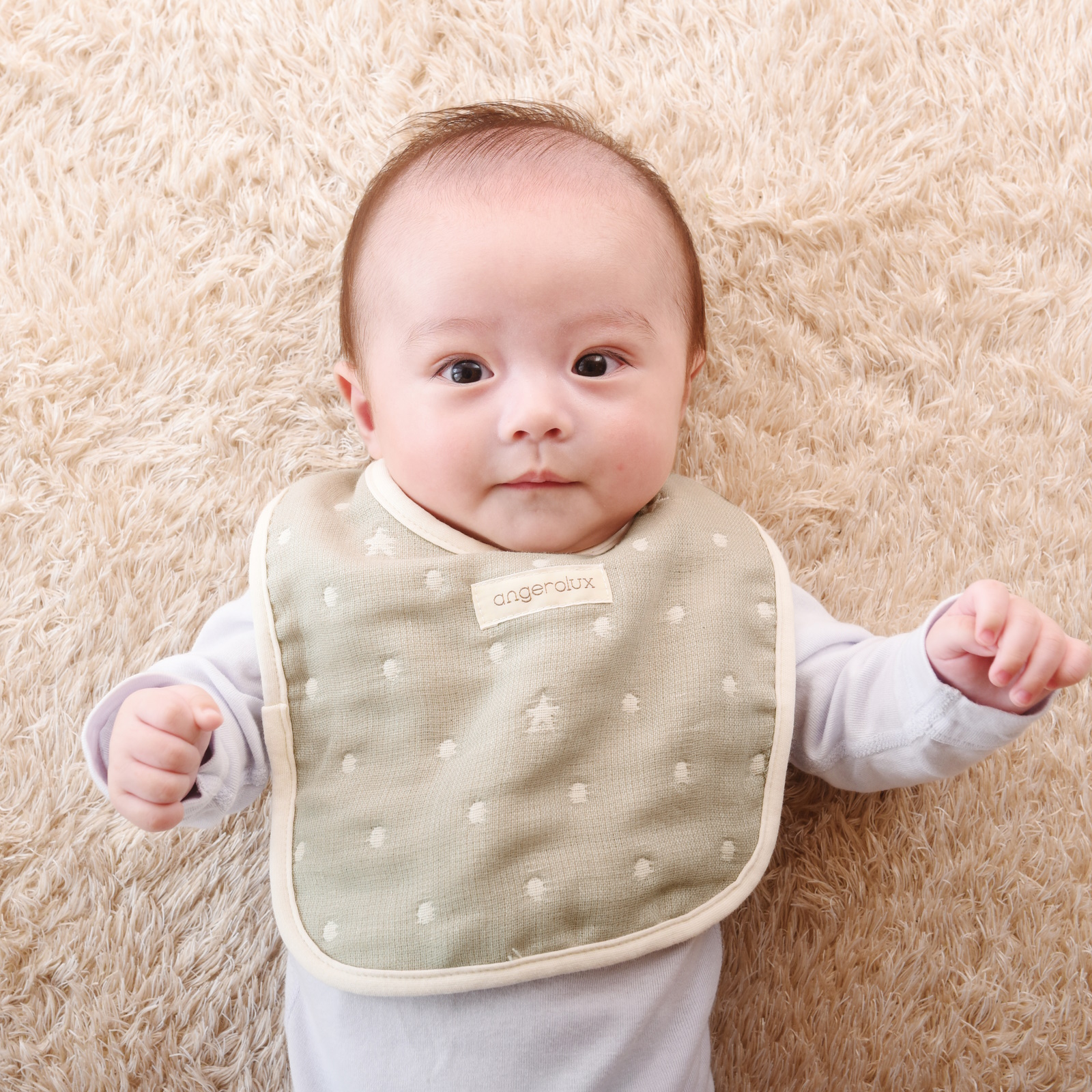 【ボックス付き】スタイ・タオル・木のおもちゃセット