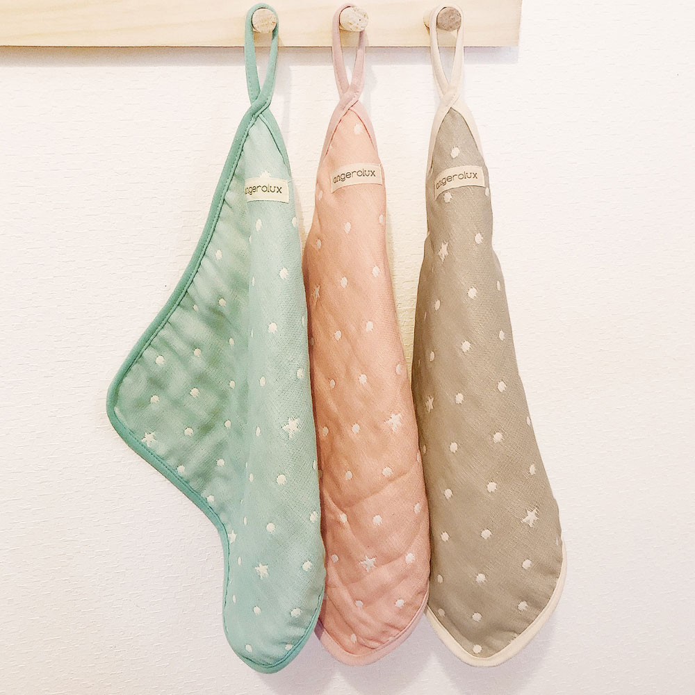 【ボックス付き】スタイ・タオル・木のおもちゃセット