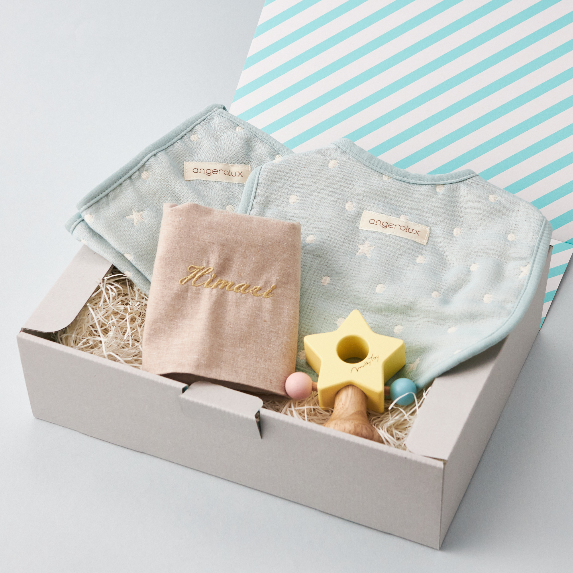 【ボックス付き】スタイ・タオル・木のおもちゃセット