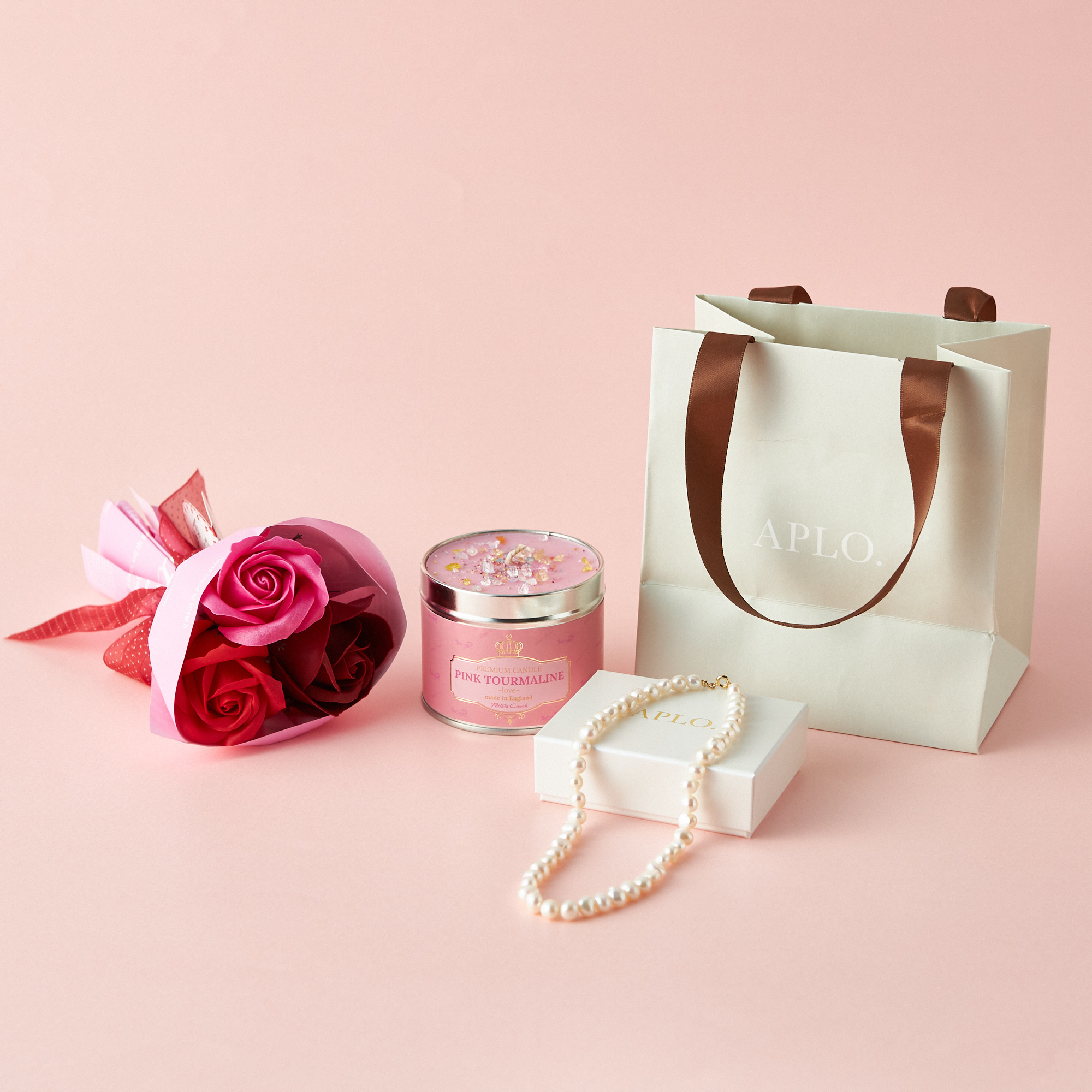 【上品な彼女へ1年目のおすすめ誕プレ】想いを重ねて贈るバロックパール&誕生石キャンドルセット