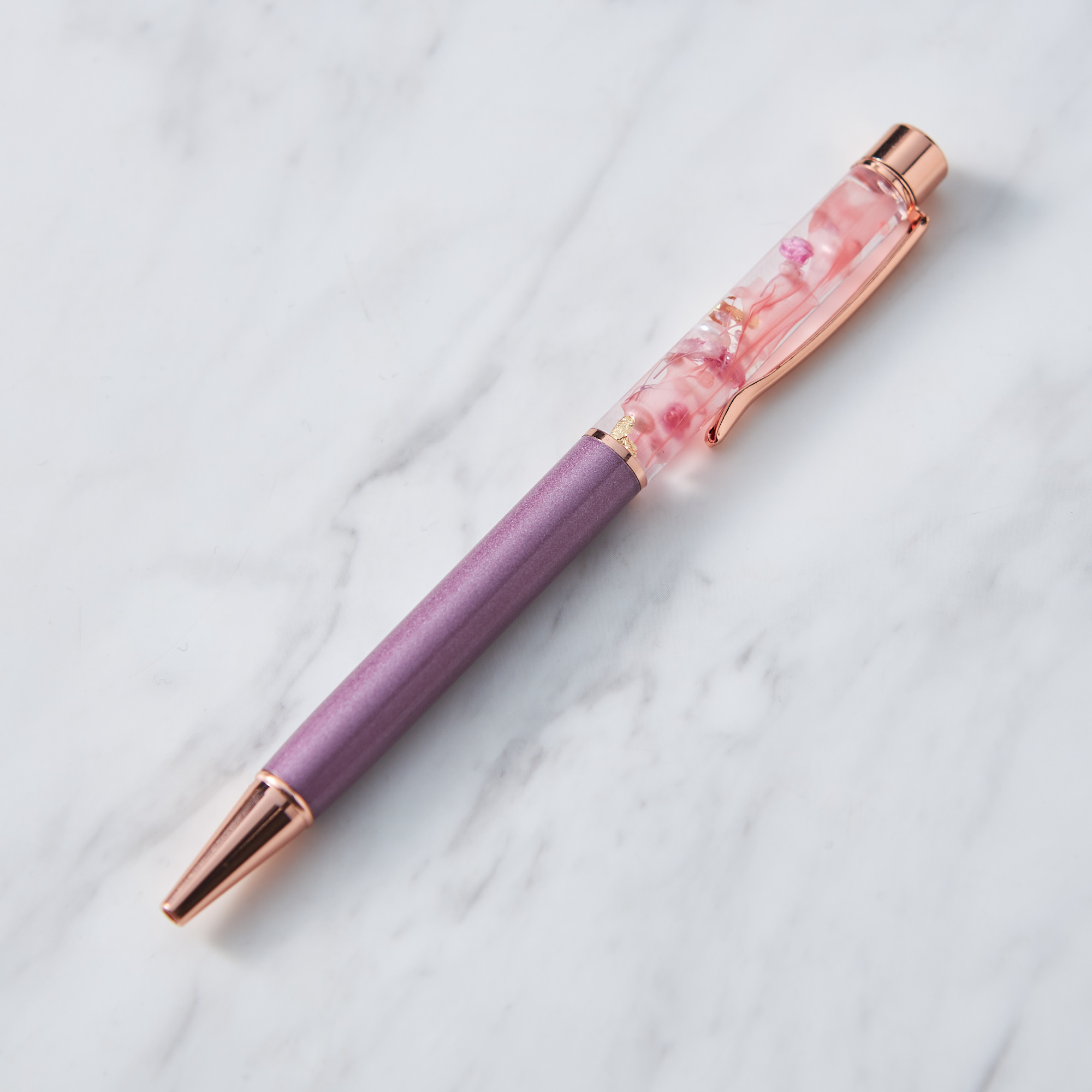 【母の日/名入れ】カーネーションハーバリウムボールペン&イニシャル ハンカチセット