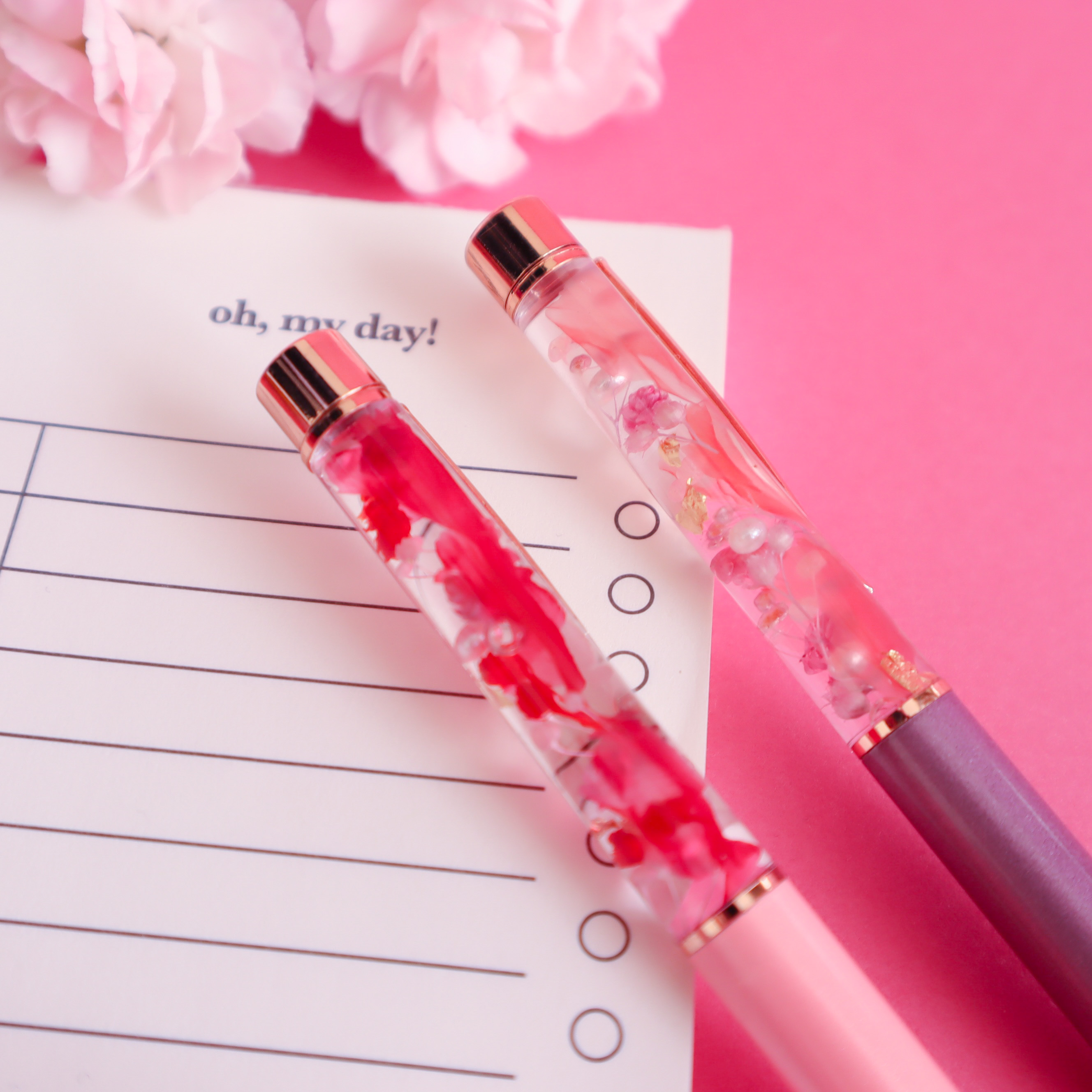 【母の日/名入れ】カーネーションハーバリウムボールペン&イニシャル ハンカチセット