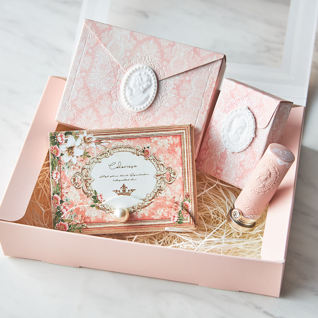 【BOX付き】女王のカメオミニマルチパレット＋彫刻リップセット