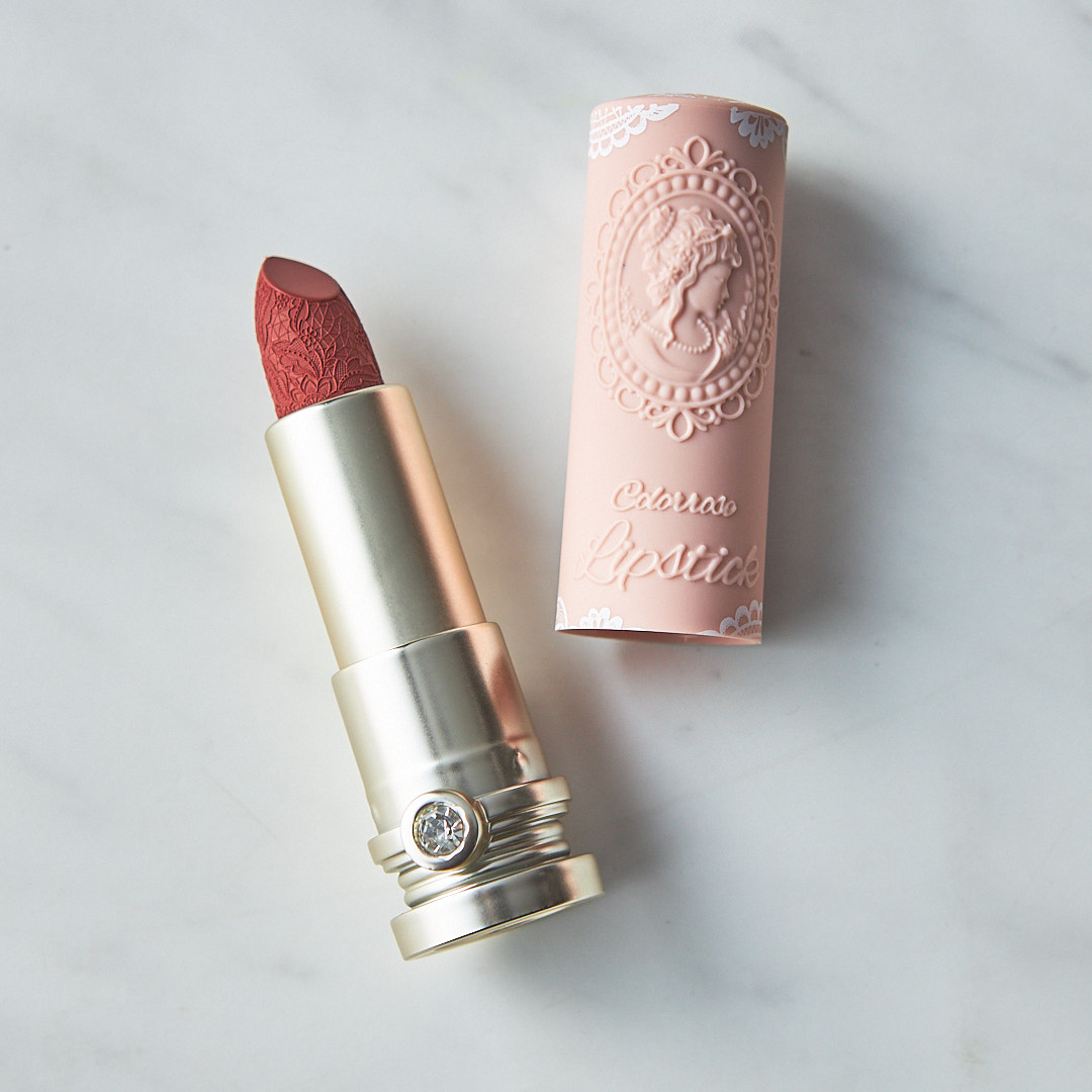 【BOX付き】女王のカメオミニマルチパレット＋彫刻リップセット