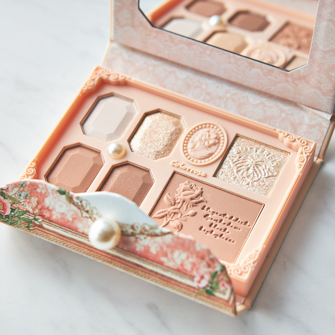 【BOX付き】女王のカメオミニマルチパレット＋彫刻リップセット