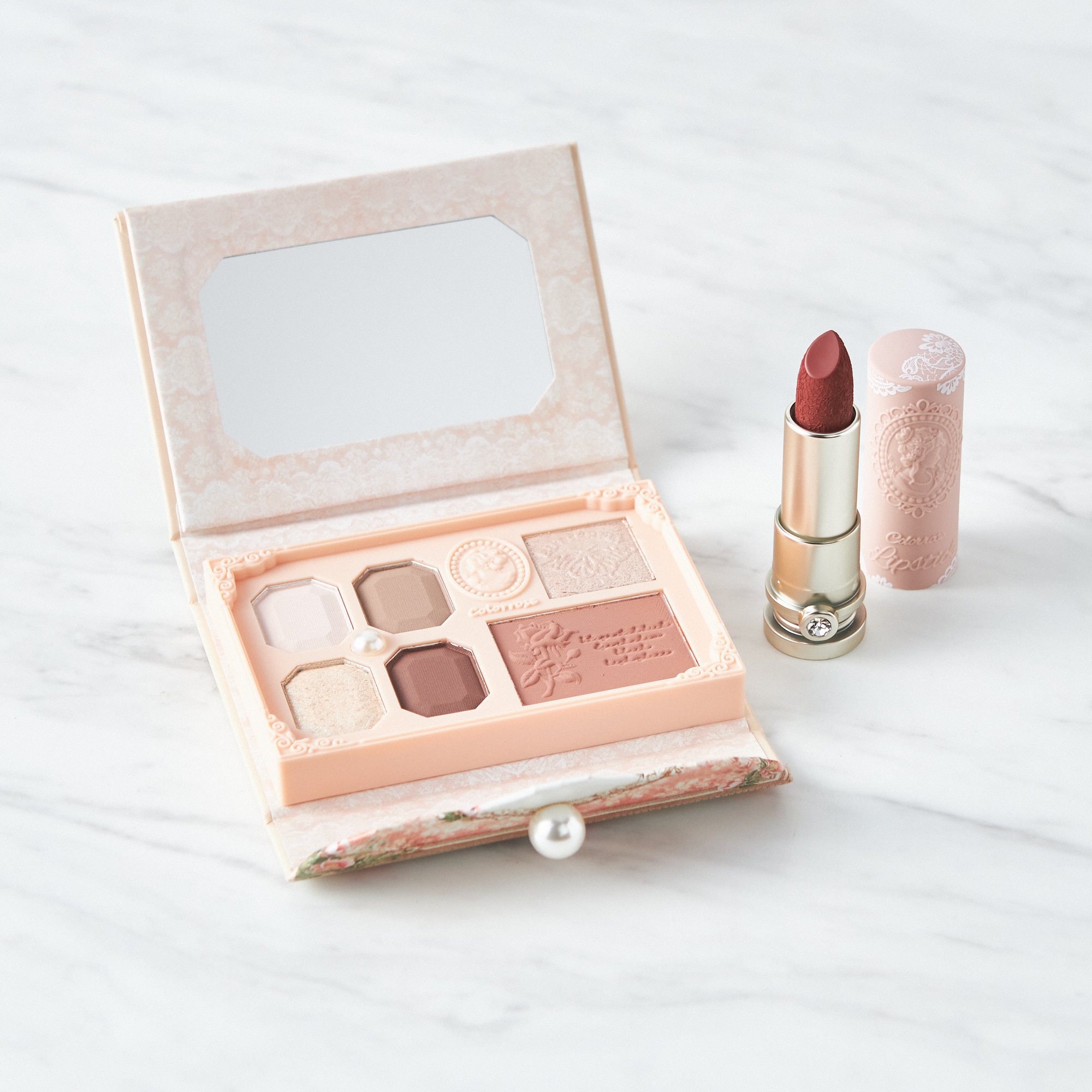 【BOX付き】女王のカメオミニマルチパレット＋彫刻リップセット