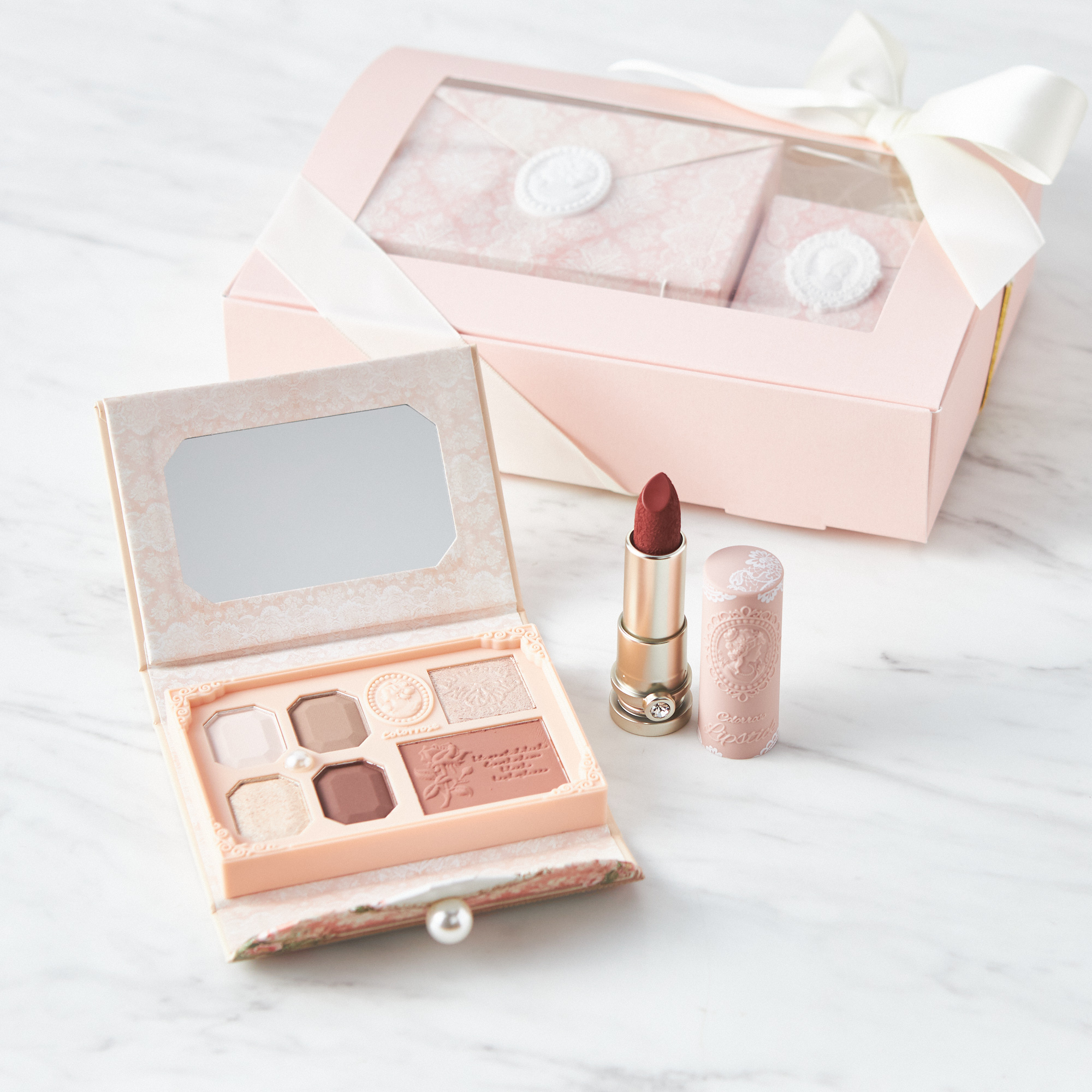 【BOX付き】女王のカメオミニマルチパレット＋彫刻リップセット