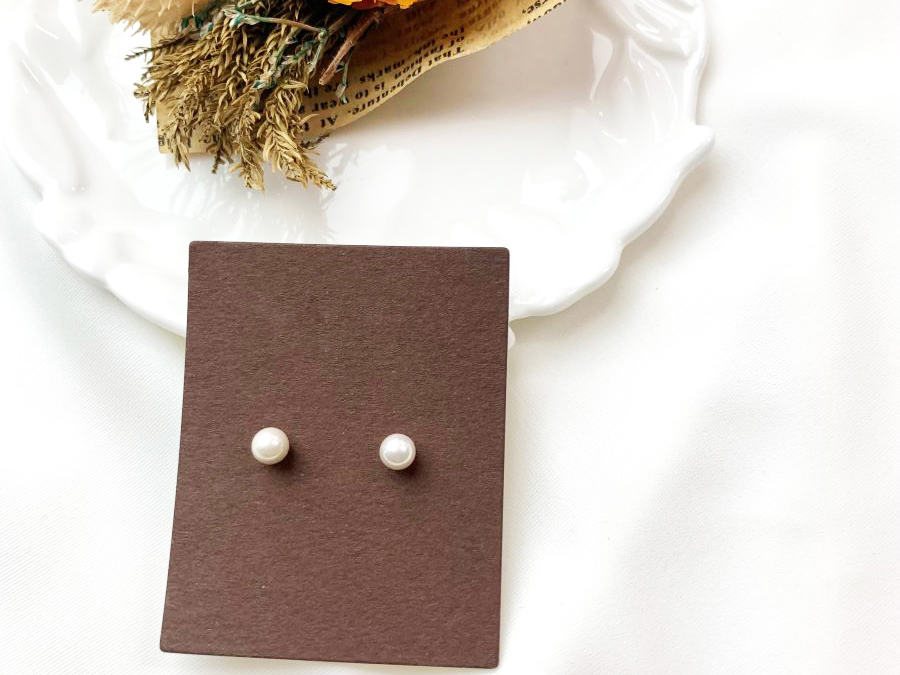 K18一粒4ｍｍ貝パールピアス