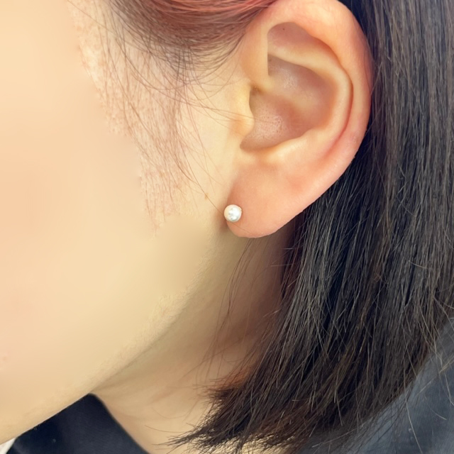 K18一粒4ｍｍ貝パールピアス