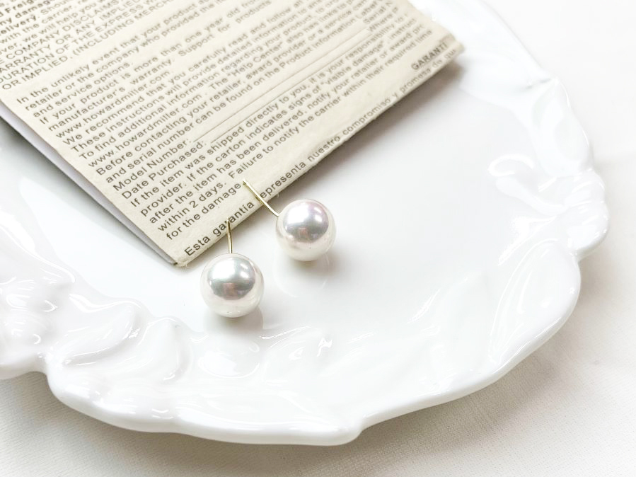 K18一粒8ｍｍ貝パールピアス