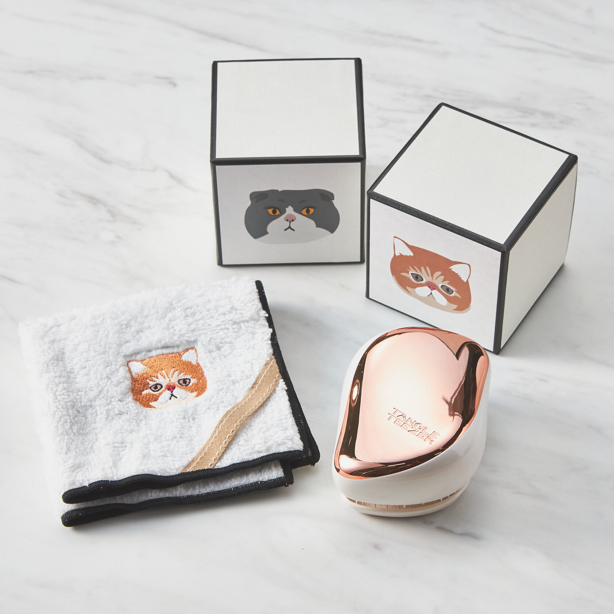 【大人気】ヘアブラシと猫ハンカチ