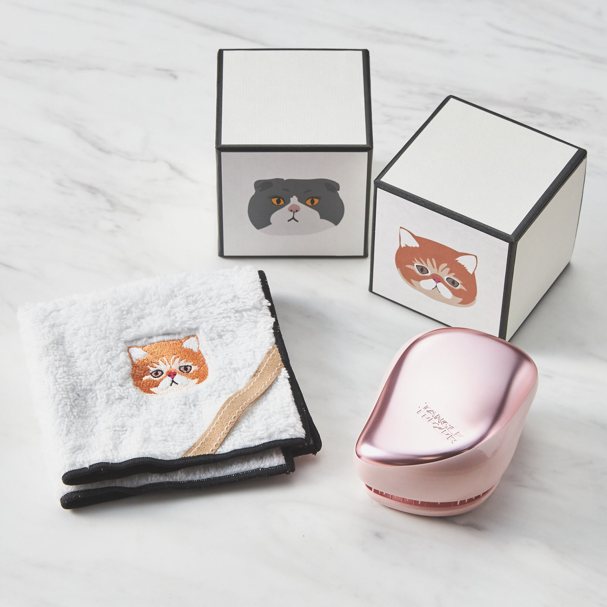 大人気】ヘアブラシと猫ハンカチ | TANGLE TEEZER（タングルティーザー