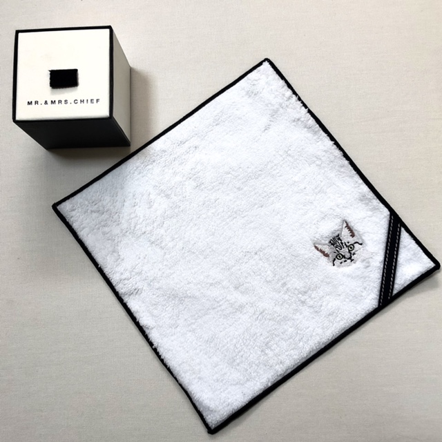 【大人気】ヘアブラシと猫ハンカチ