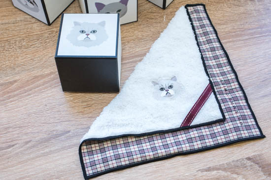 【猫好きな方へ】カラフルなバスボムと猫ハンカチ