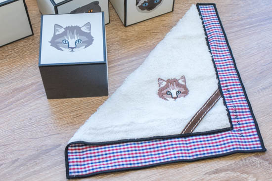 【猫好きな方へ】カラフルなバスボムと猫ハンカチ