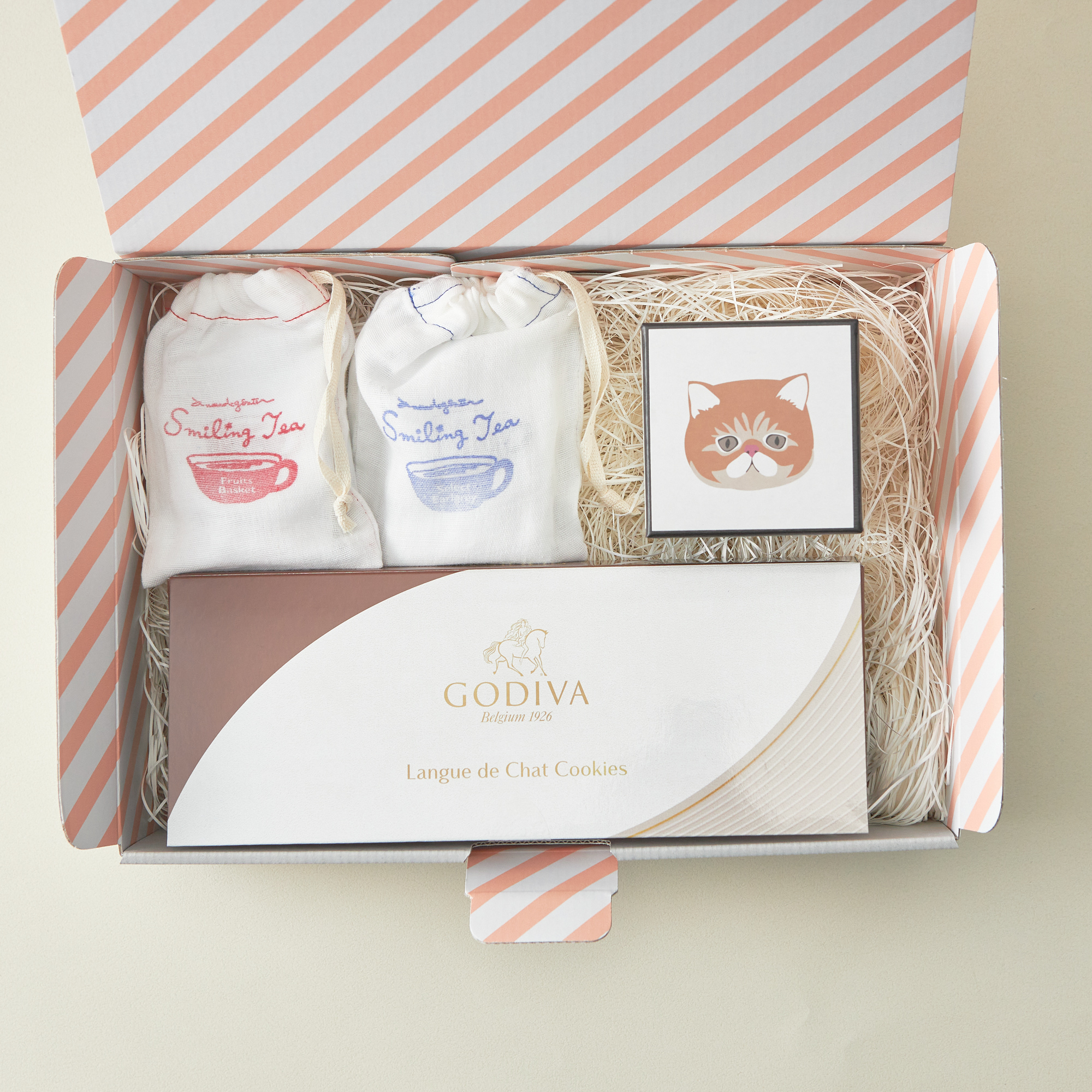 出産内祝い・名入れ】GODIVAクッキー・紅茶・NEKOハンカチセット | MR 