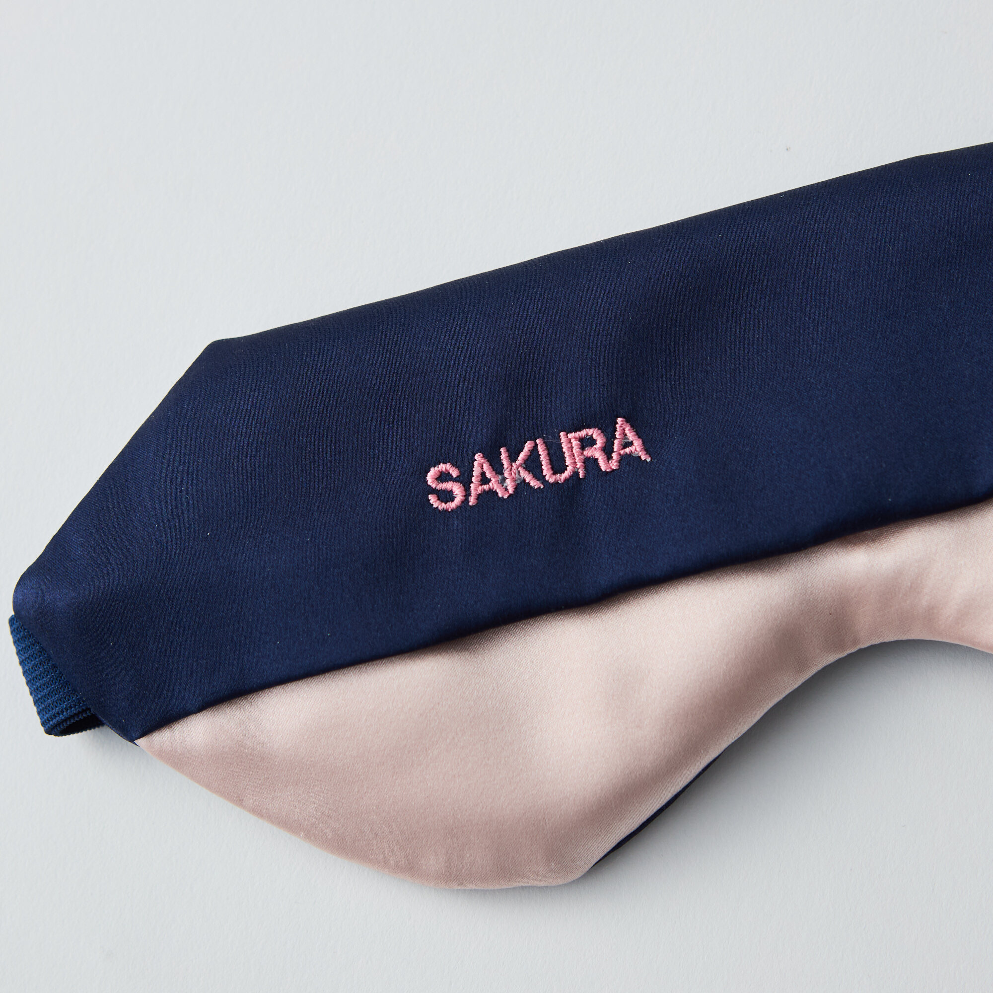 【名入れ刺繍】疲れを癒すシルクアイマスクとフラワーバスペタルセット