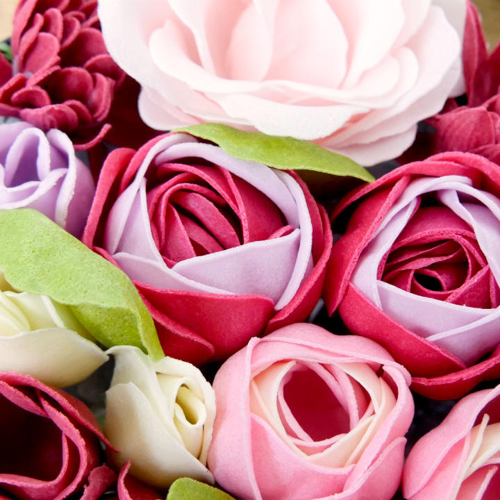 【名入れ刺繍】疲れを癒すシルクアイマスクとフラワーバスペタルセット