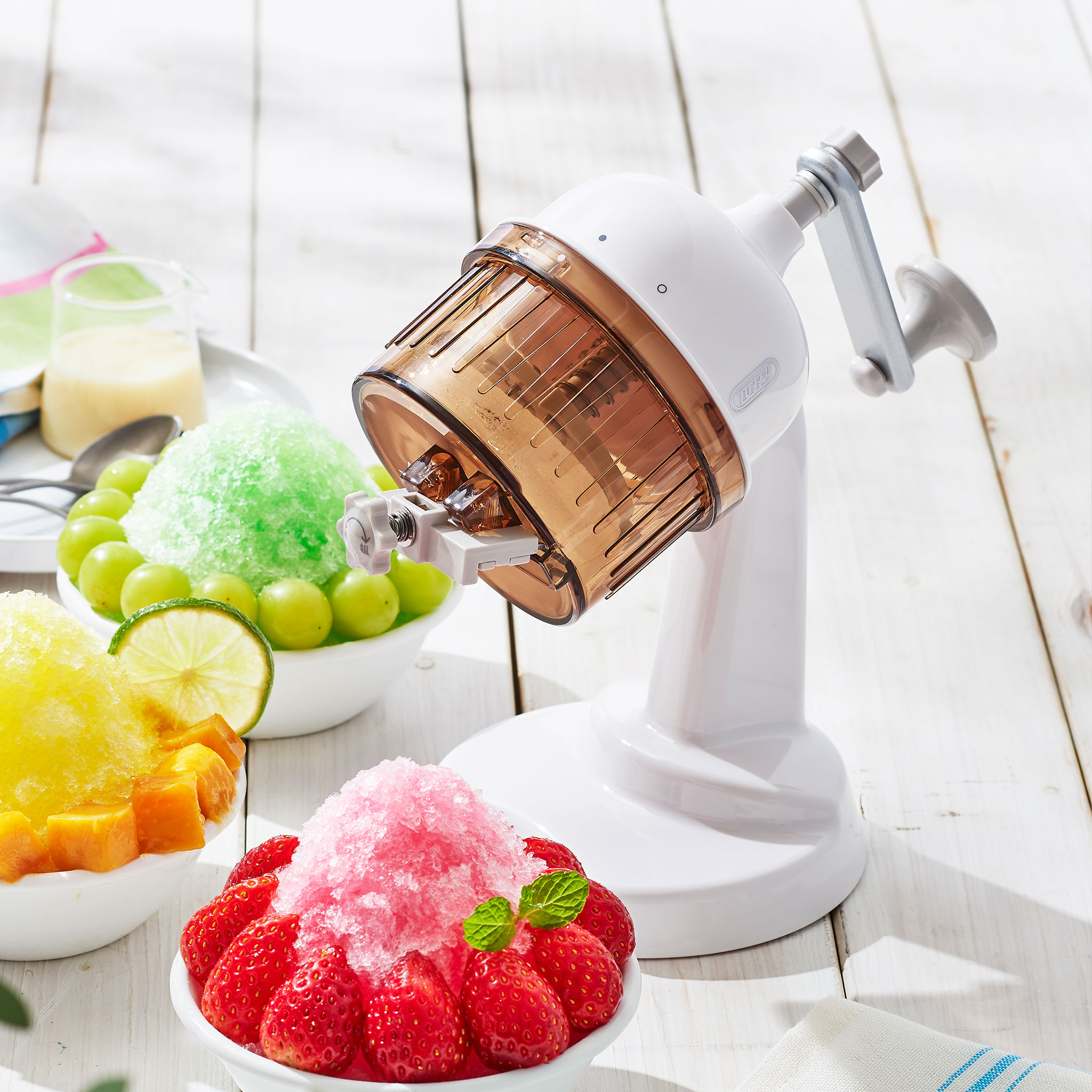 コンパクトふわふわかき氷器