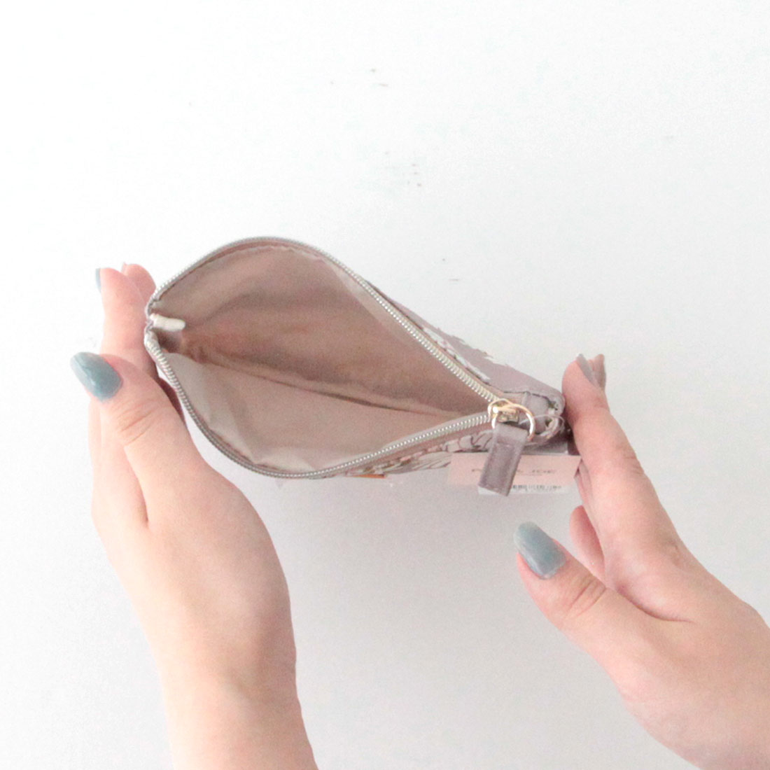 ティッシュポーチ