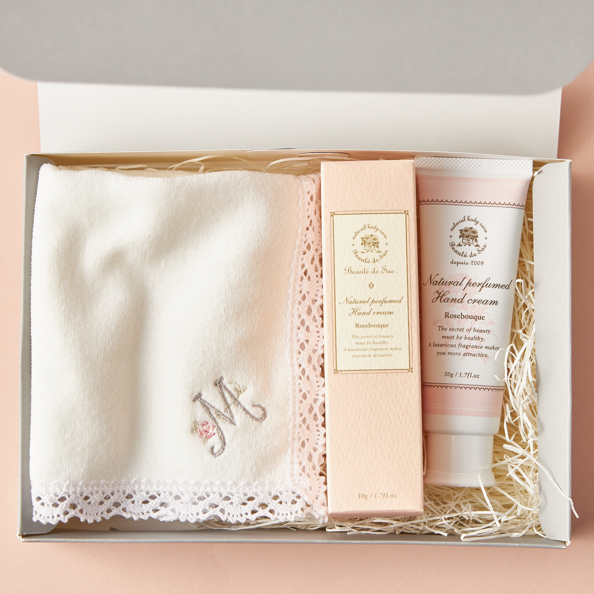【ギフトBOX入】ハンドクリームとイニシャルハンカチ