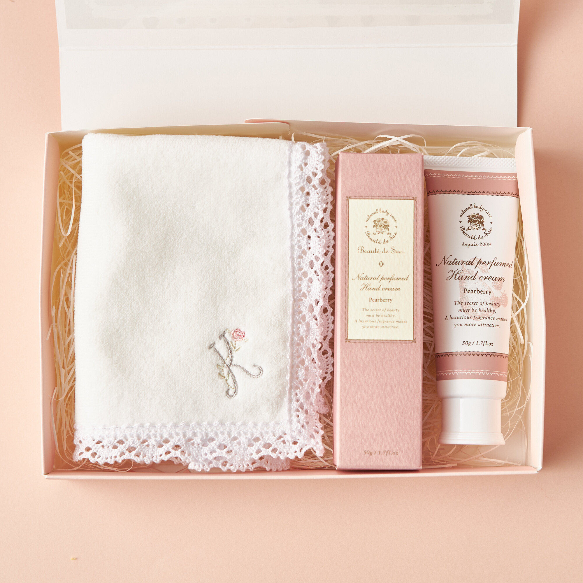 【ギフトBOX入】ハンドクリームとイニシャルハンカチ