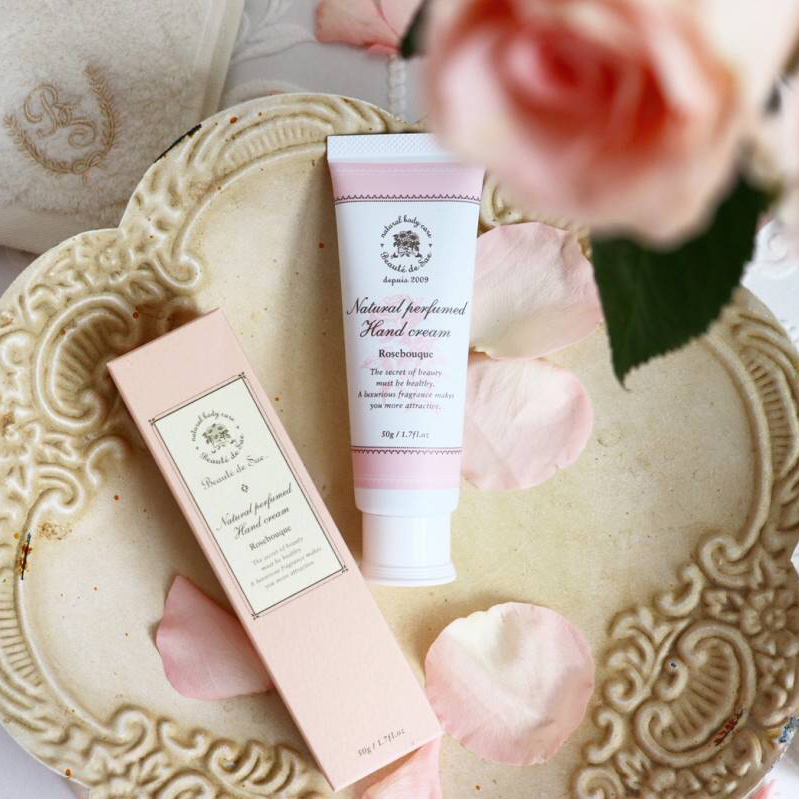 【ギフトBOX入】ハンドクリームとイニシャルハンカチ