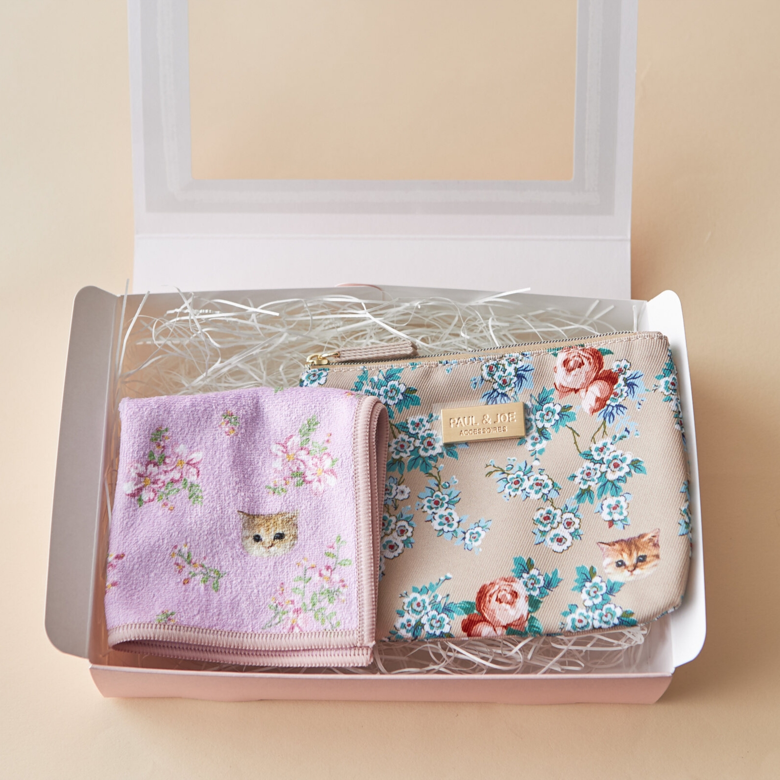 【BOX入】人気ブランドのハンカチとポーチ