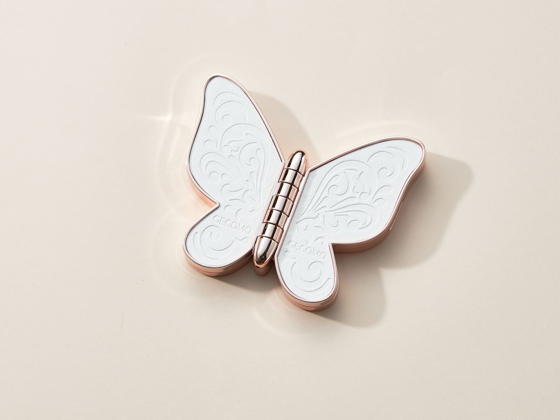 【BOX付】大人気バタフライアイシャドウとハンドクリーム