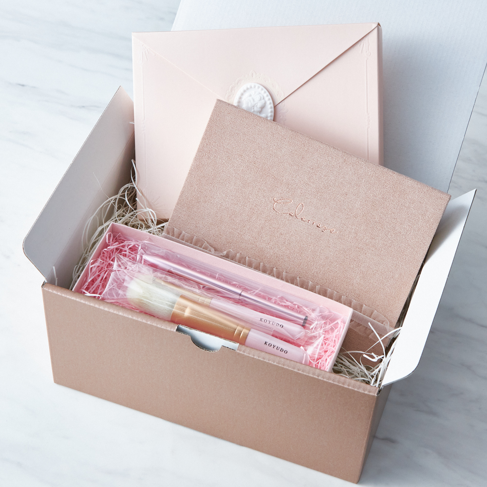 【BOX付き・彼女へ2年目のおすすめ誕プレ】上質ブラシと名入れできるパレットセット