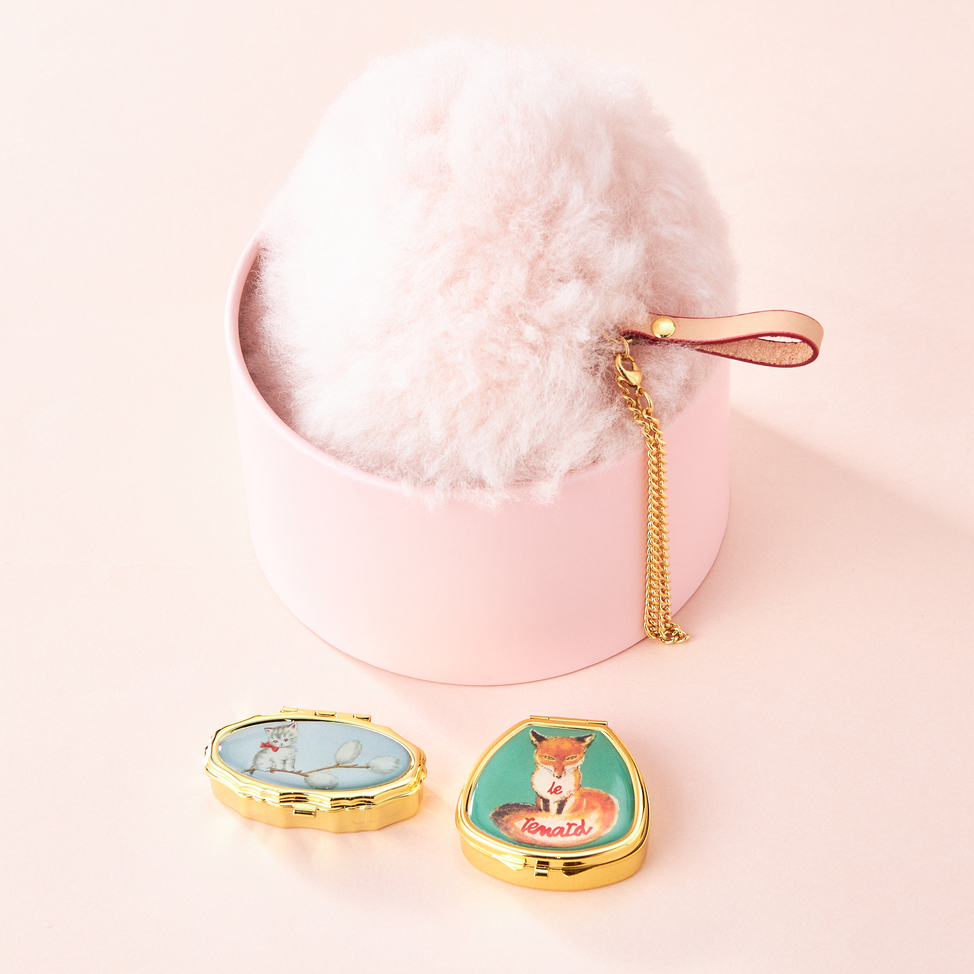 【BOX付き】ふわもこマカロンポーチとリップ＆ネイルバームセット