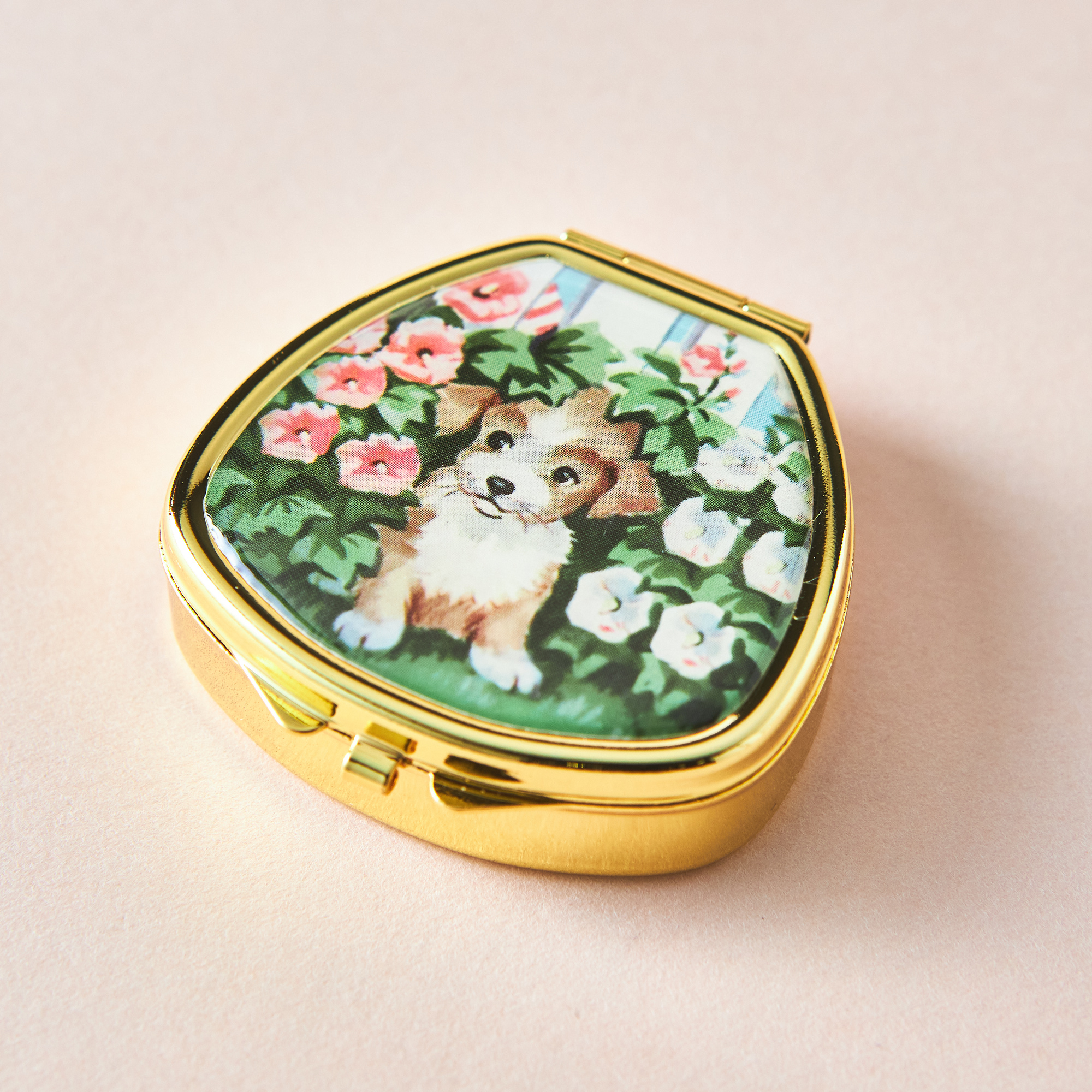 【BOX付き】ふわもこマカロンポーチとリップ＆ネイルバームセット