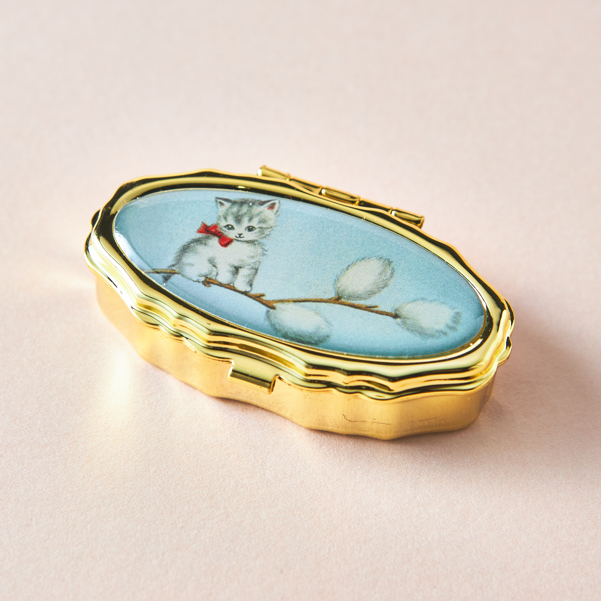 【BOX付き】ふわもこマカロンポーチとリップ＆ネイルバームセット