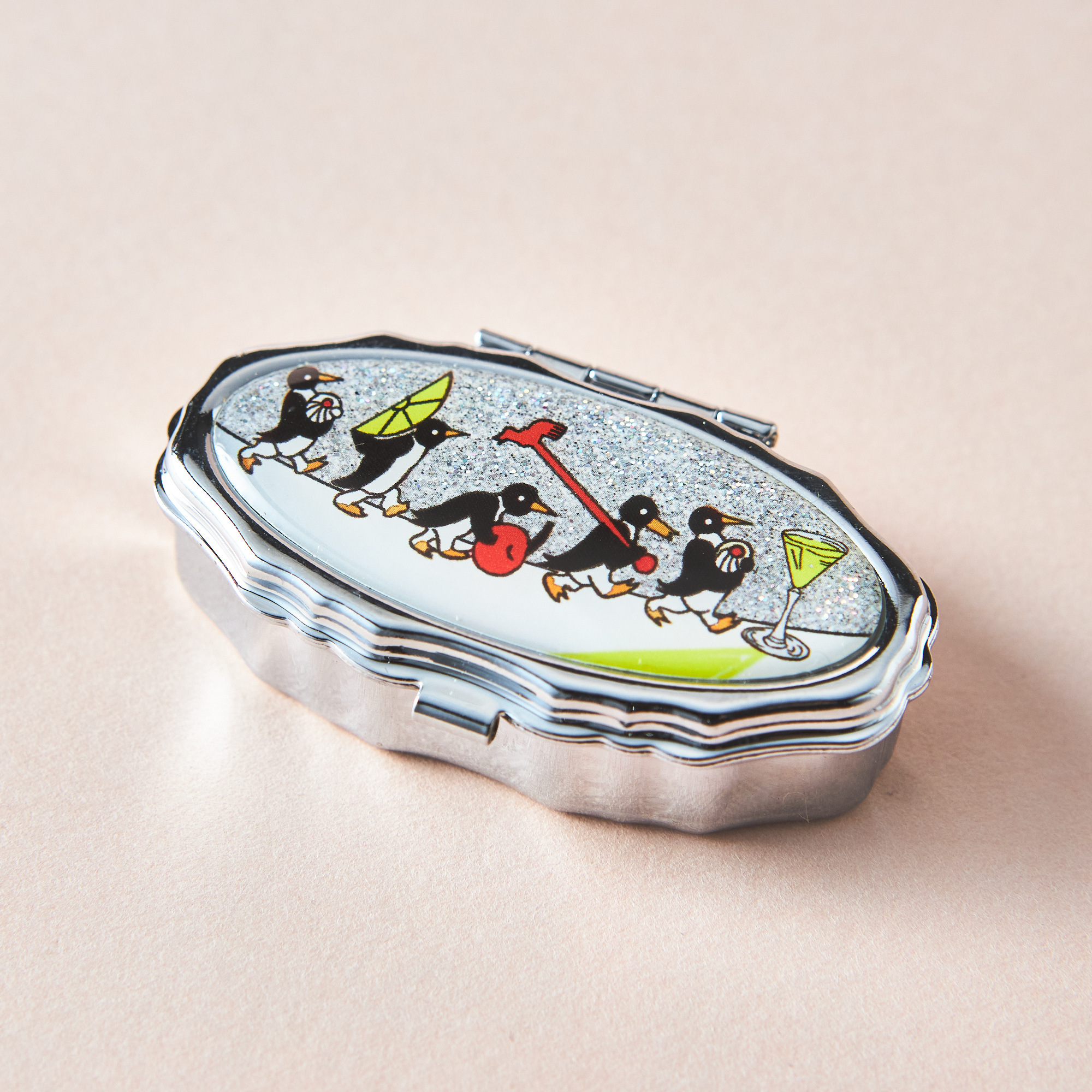 【BOX付き】ふわもこマカロンポーチとリップ＆ネイルバームセット