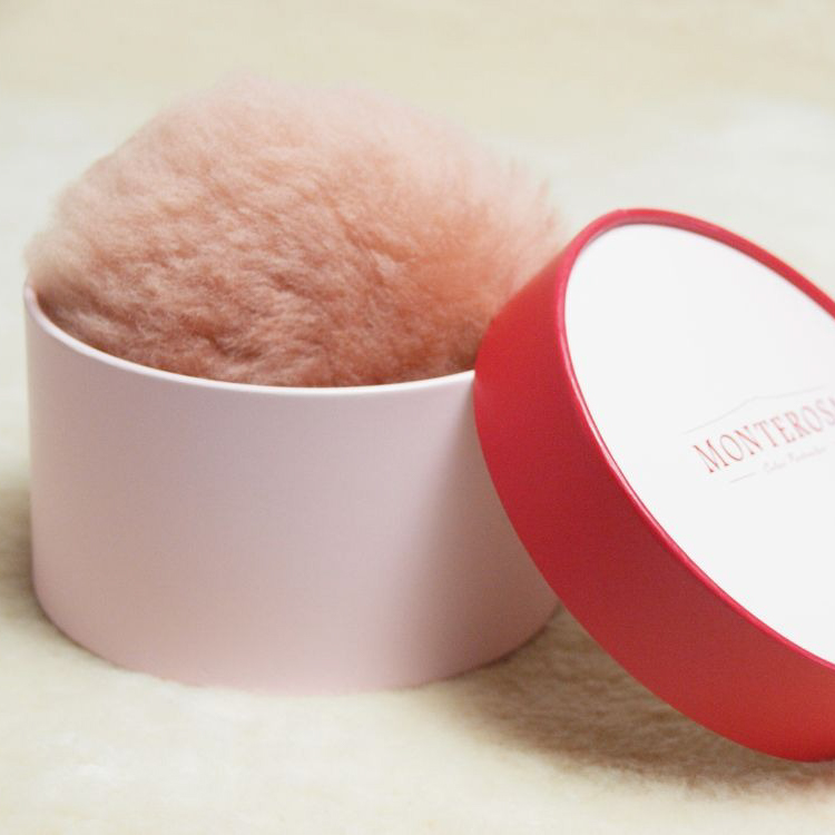 【BOX付き】ふわもこマカロンポーチとリップ＆ネイルバームセット